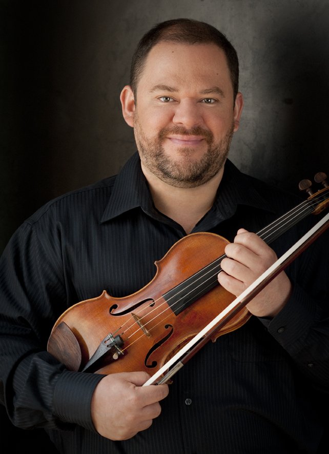 Violinist Jorge Jorge Ávila