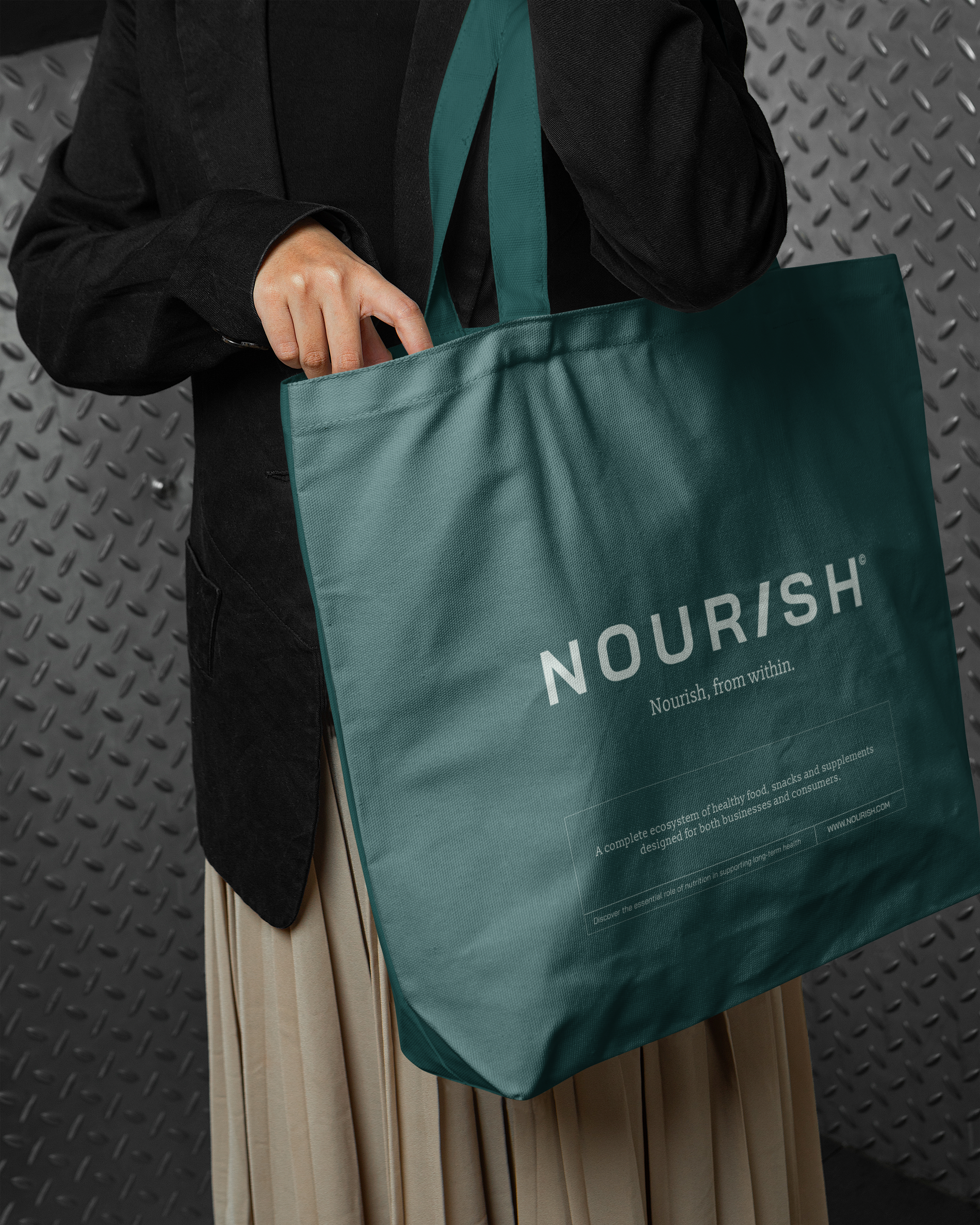 Woman-Tote-Bag-Mockup.png