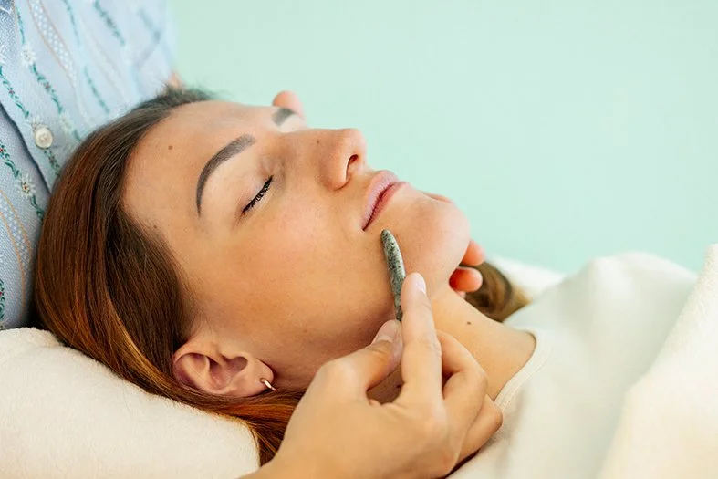 Selina_Pennetti_Naturheilpraxis_Gua Sha