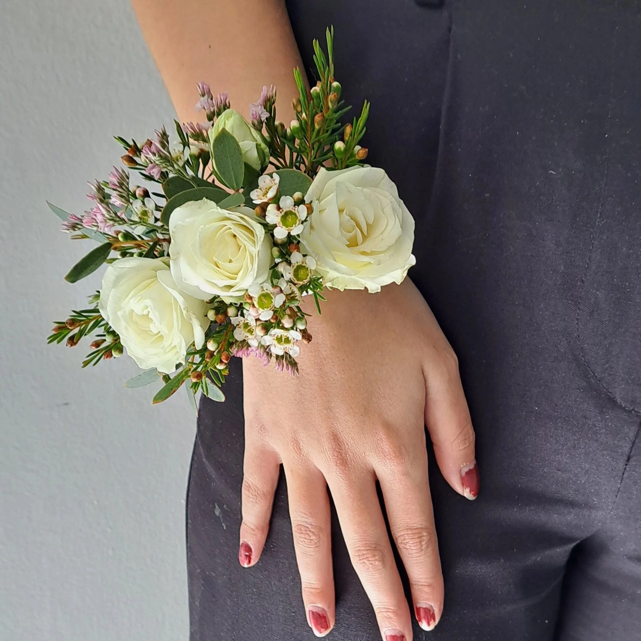 Corsage- pulsera de flores blanca