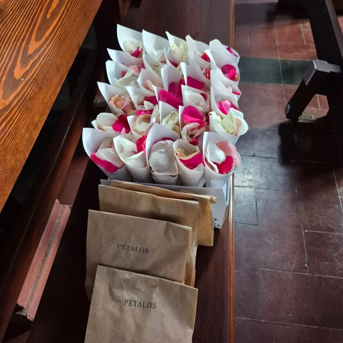 NUEVO Conos + bolsas de pétalos