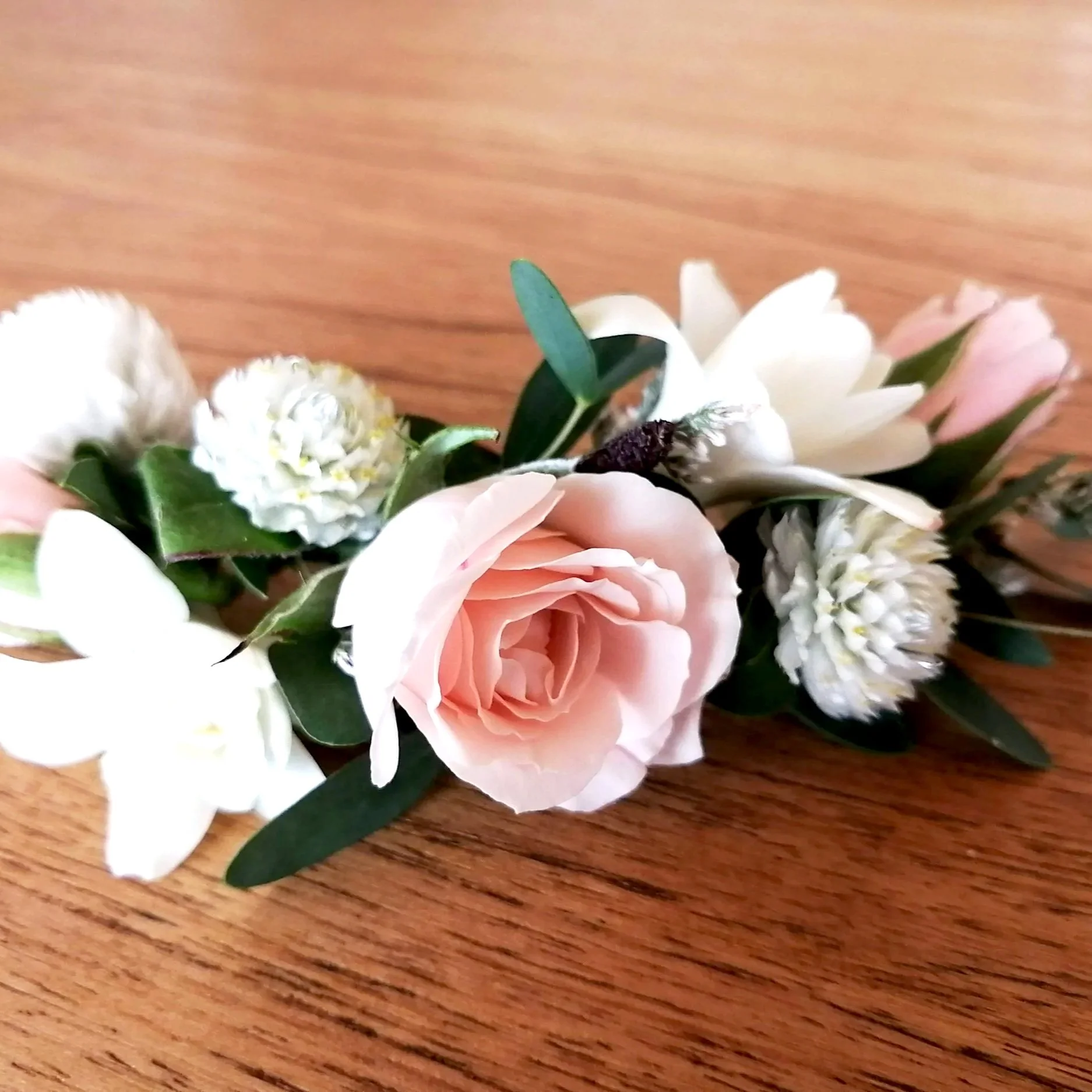 Corsage-flores pastel