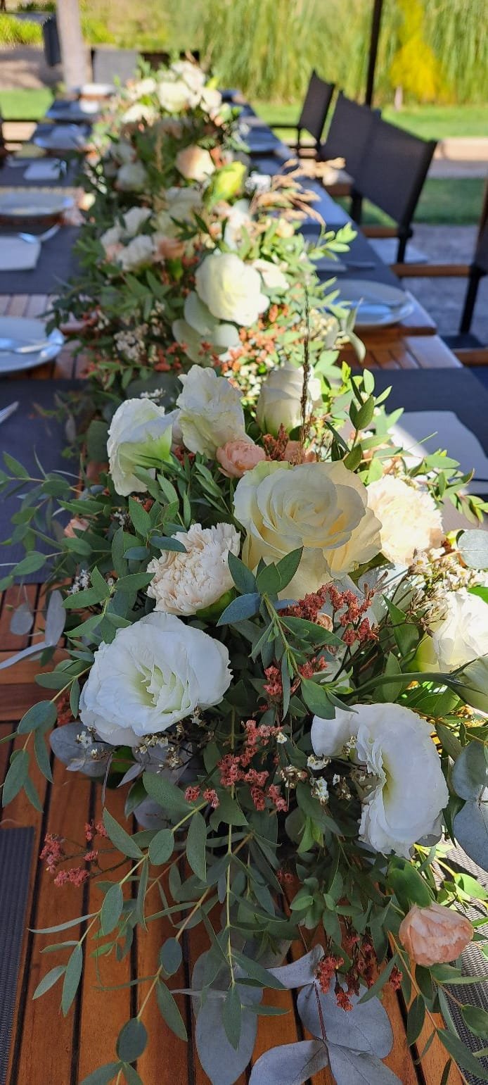 Camino de flores diseñado para una ceremonia civil realizado por L'Orangerie.