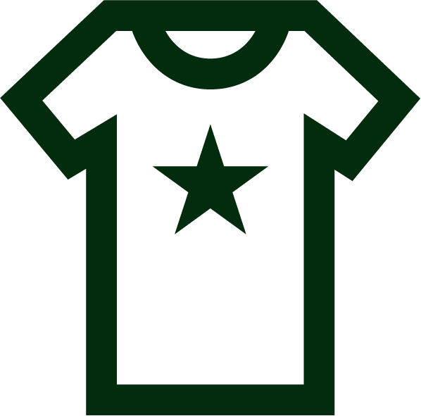 Un T-shirt blanc avec un grand étoile verte au centre.