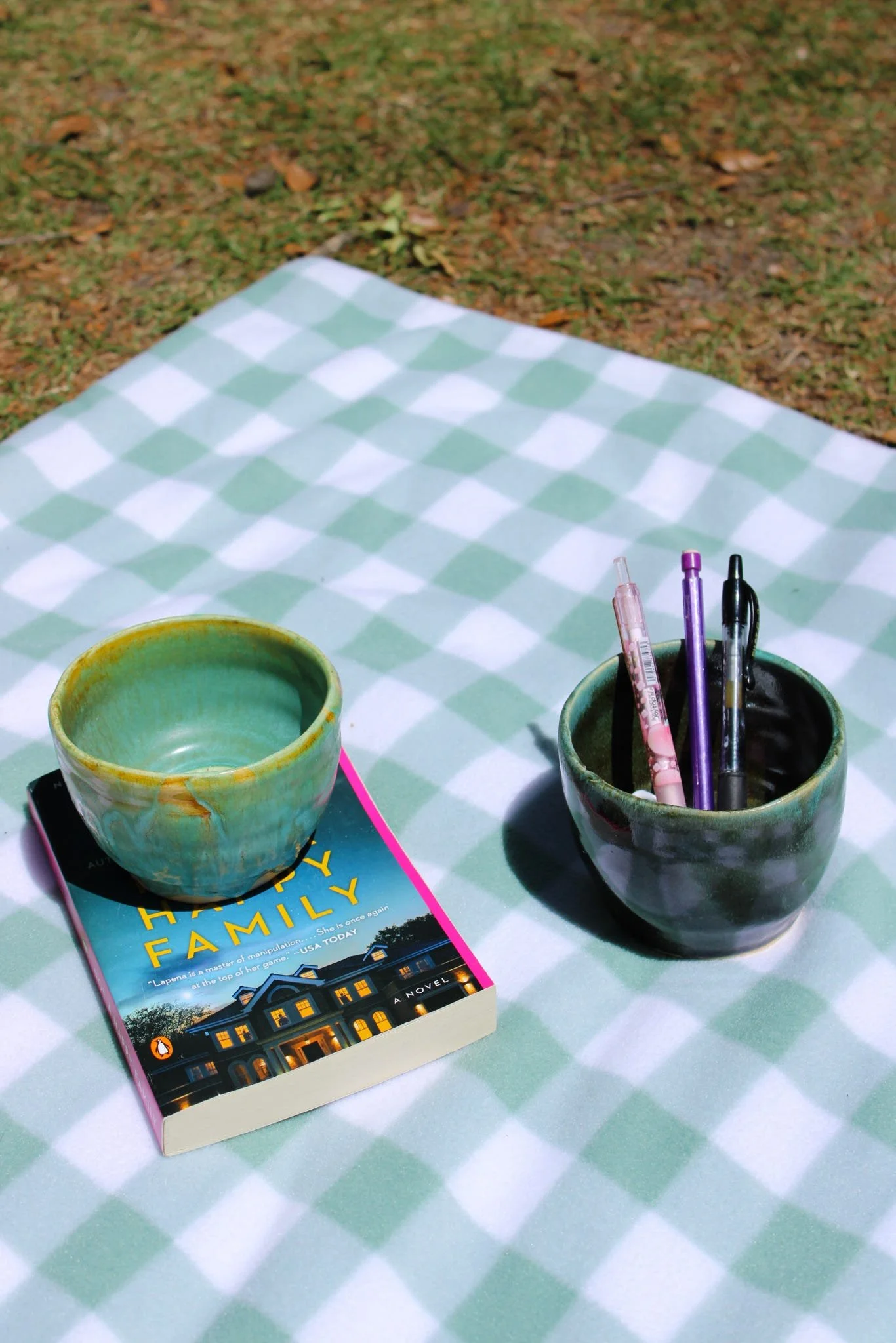 SPOTTED SALAMANDER CERAMIC BOWL