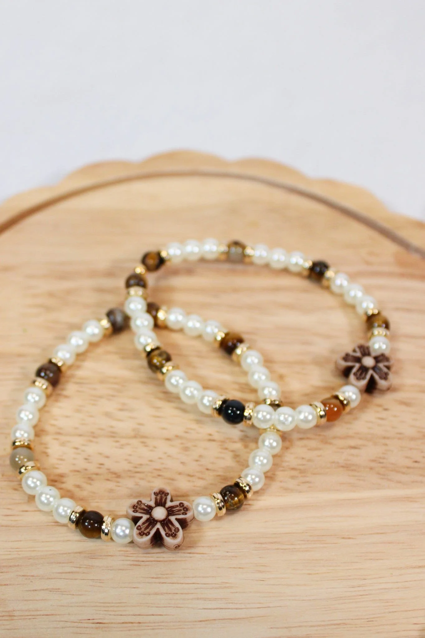 NEUTRAL FLOWER PEARL BRACELET