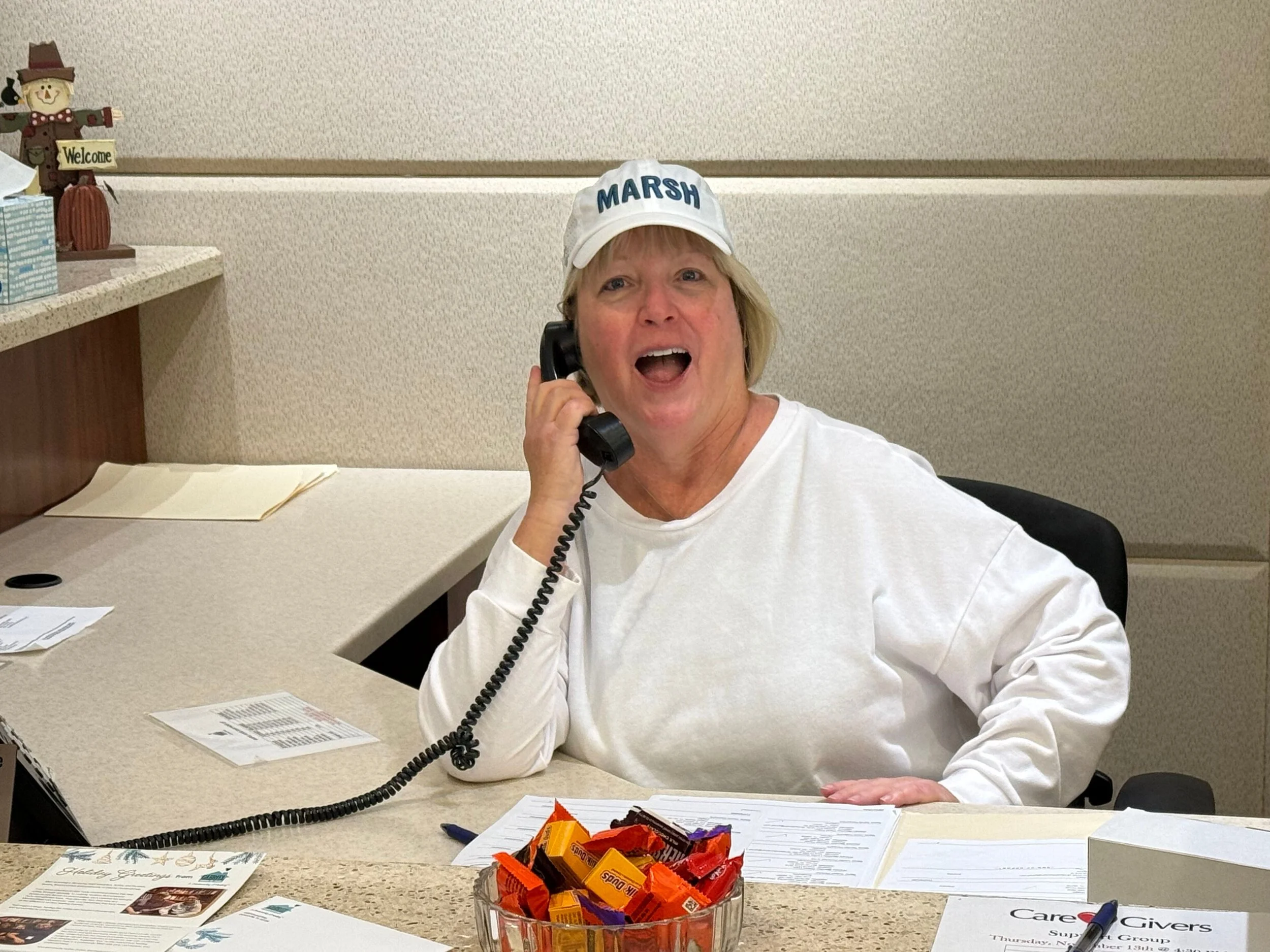 Michelle_volunteer front desk.jpg