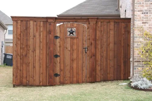 Wooden backyard fence with a gate and a star-shaped decoration