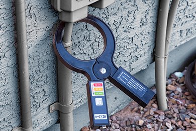 Rycom Instruments CLAMPMITTER, a self-contained inductive transmitter and coupler used for locating.