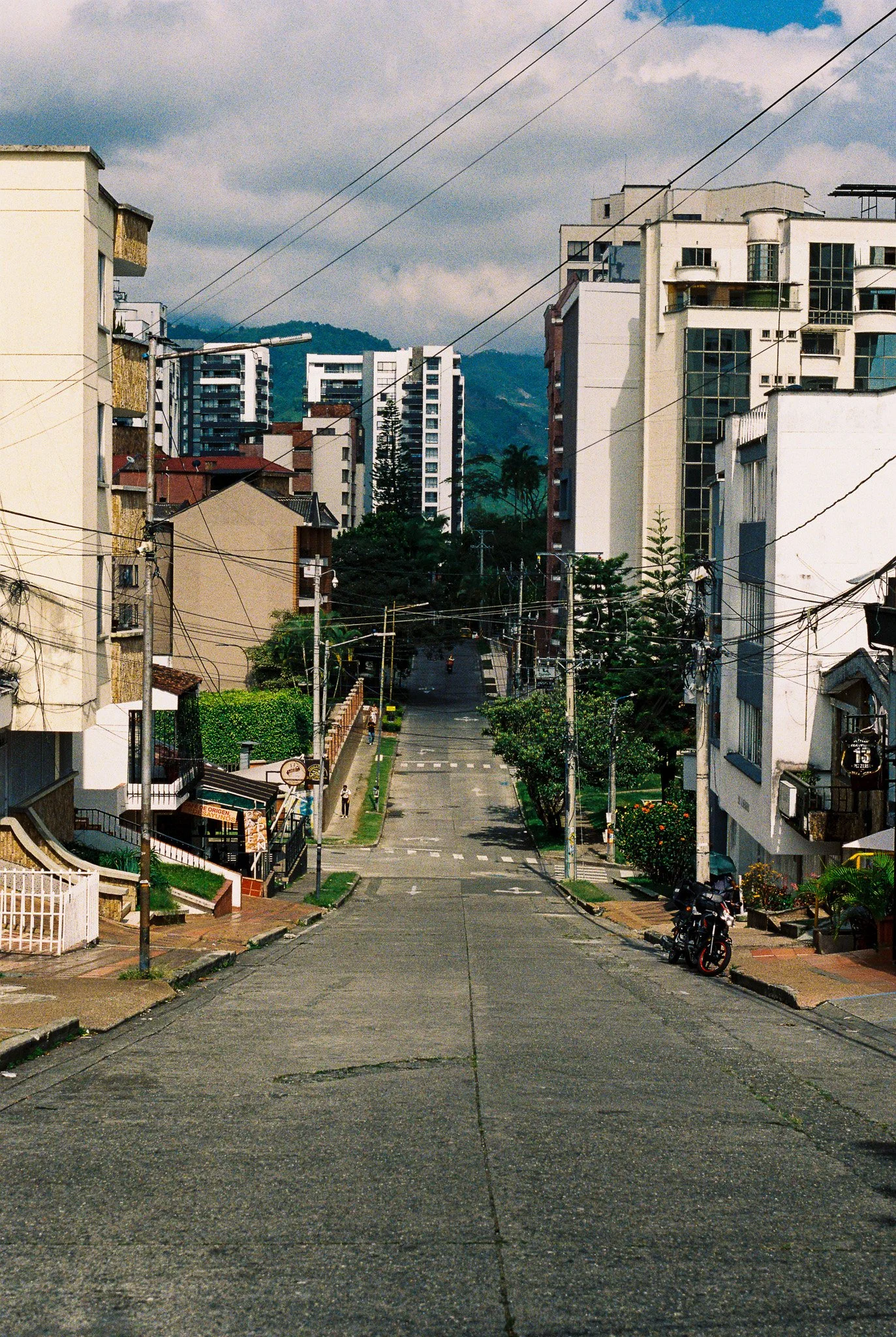 R1-01678-036A.jpg
