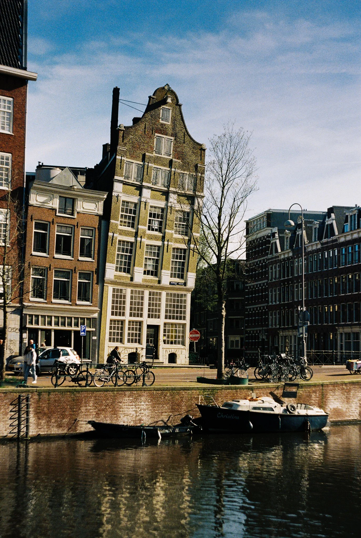 R1-01679-019A.jpg