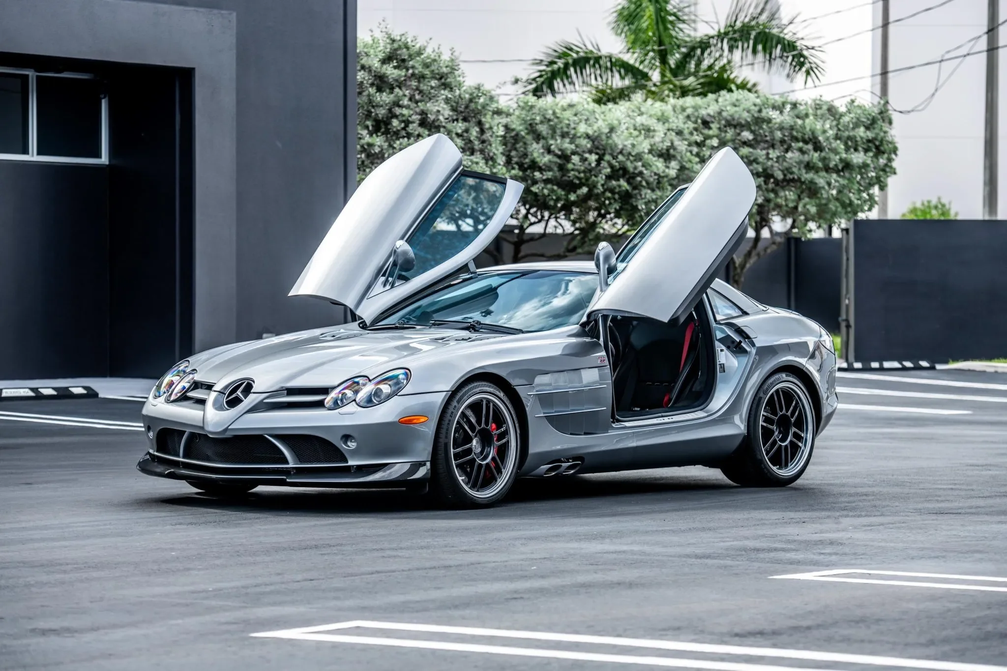 2007_mercedes-benz_slr-mclaren-722_DSC_0552-74317-scaled.jpg.webp