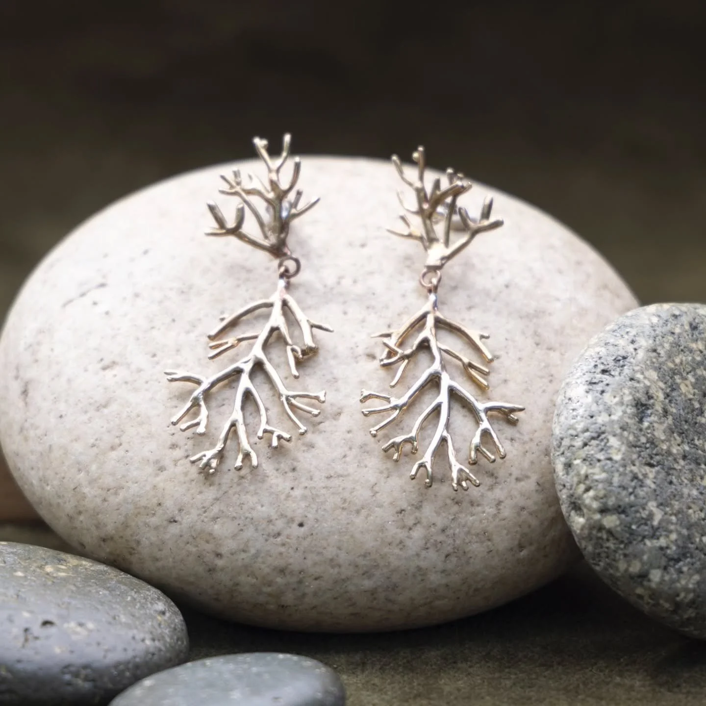 A simple design, but beautifully executed. 
.
.
#handmadejewelry #oceaninspired #coralreef