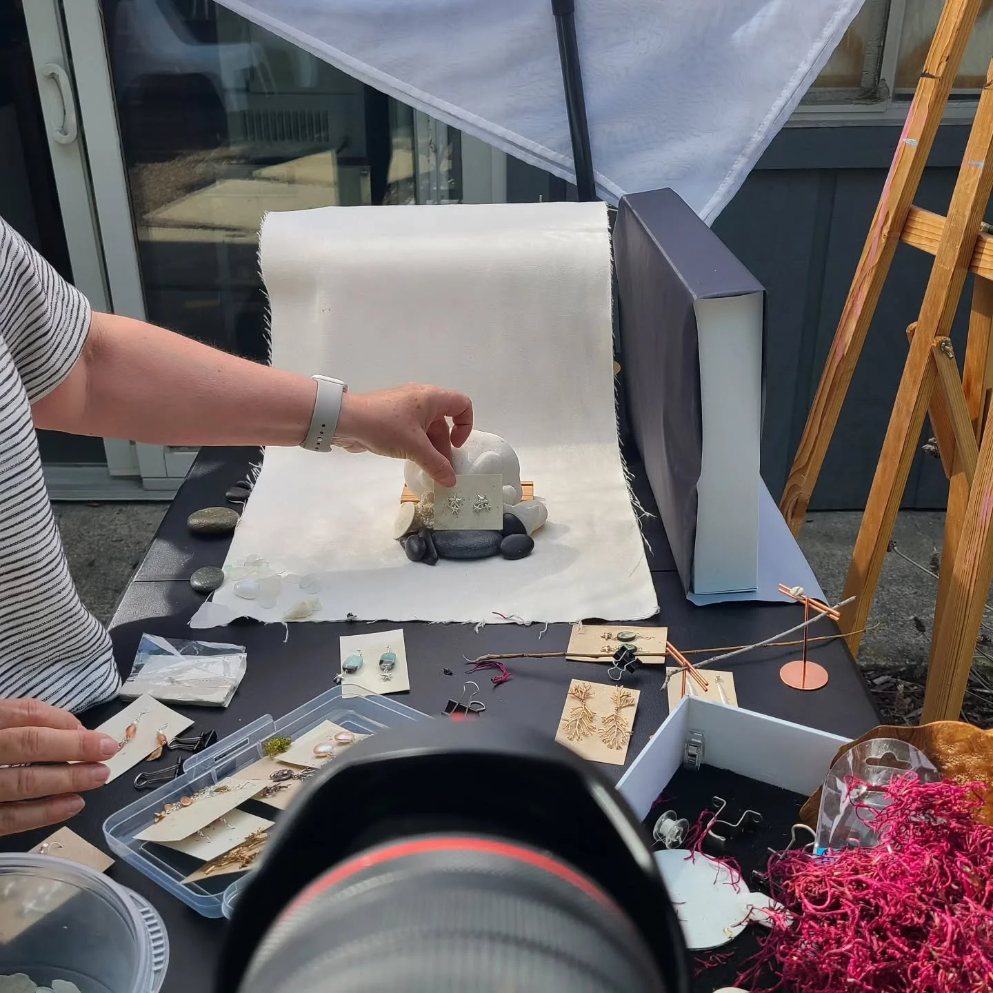 Behind the scenes of the product photo shoot from this weekend. 
.
.
#photoday #handmadejewelry #aquaflorajewelry #behindthelens