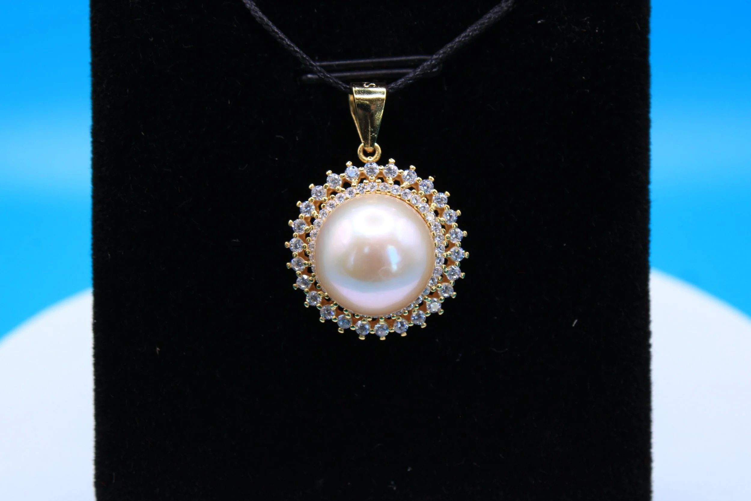 The Cirrus Sunburst Pendant
