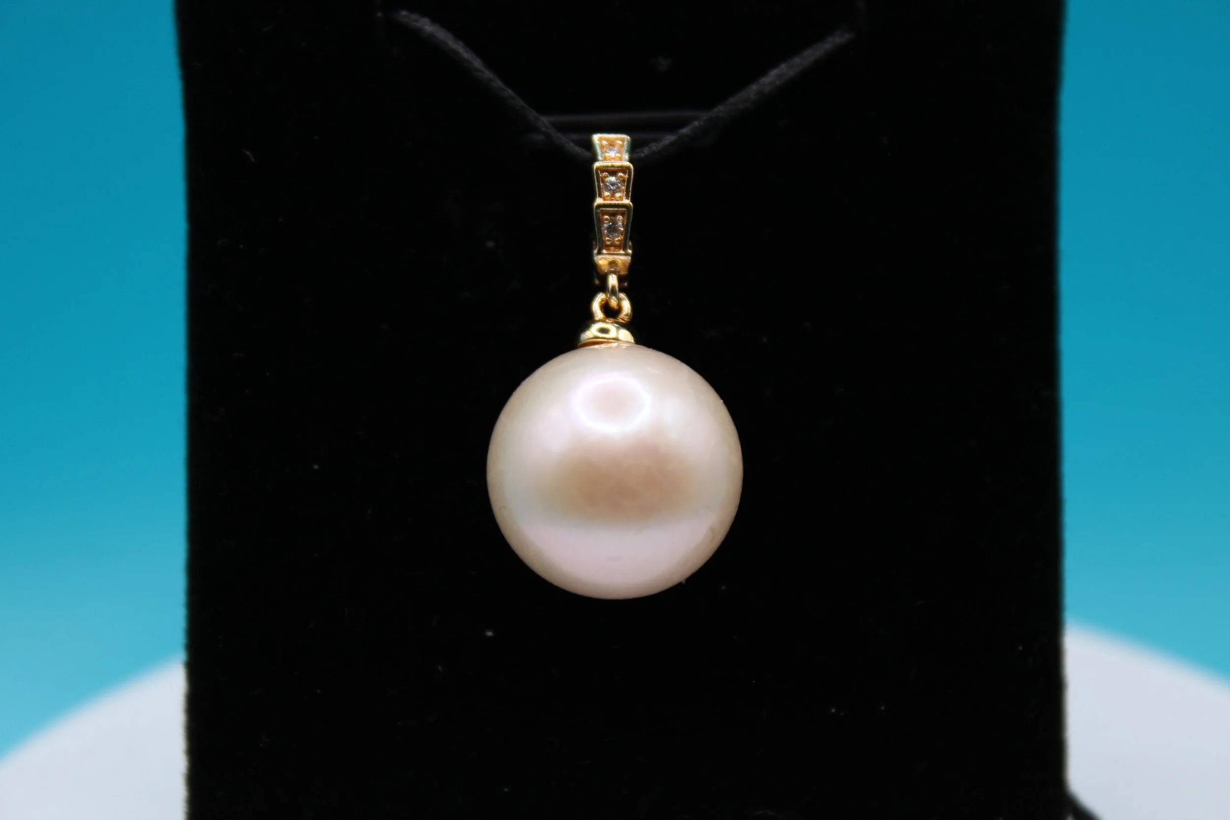 Vanilla Silk Pendant