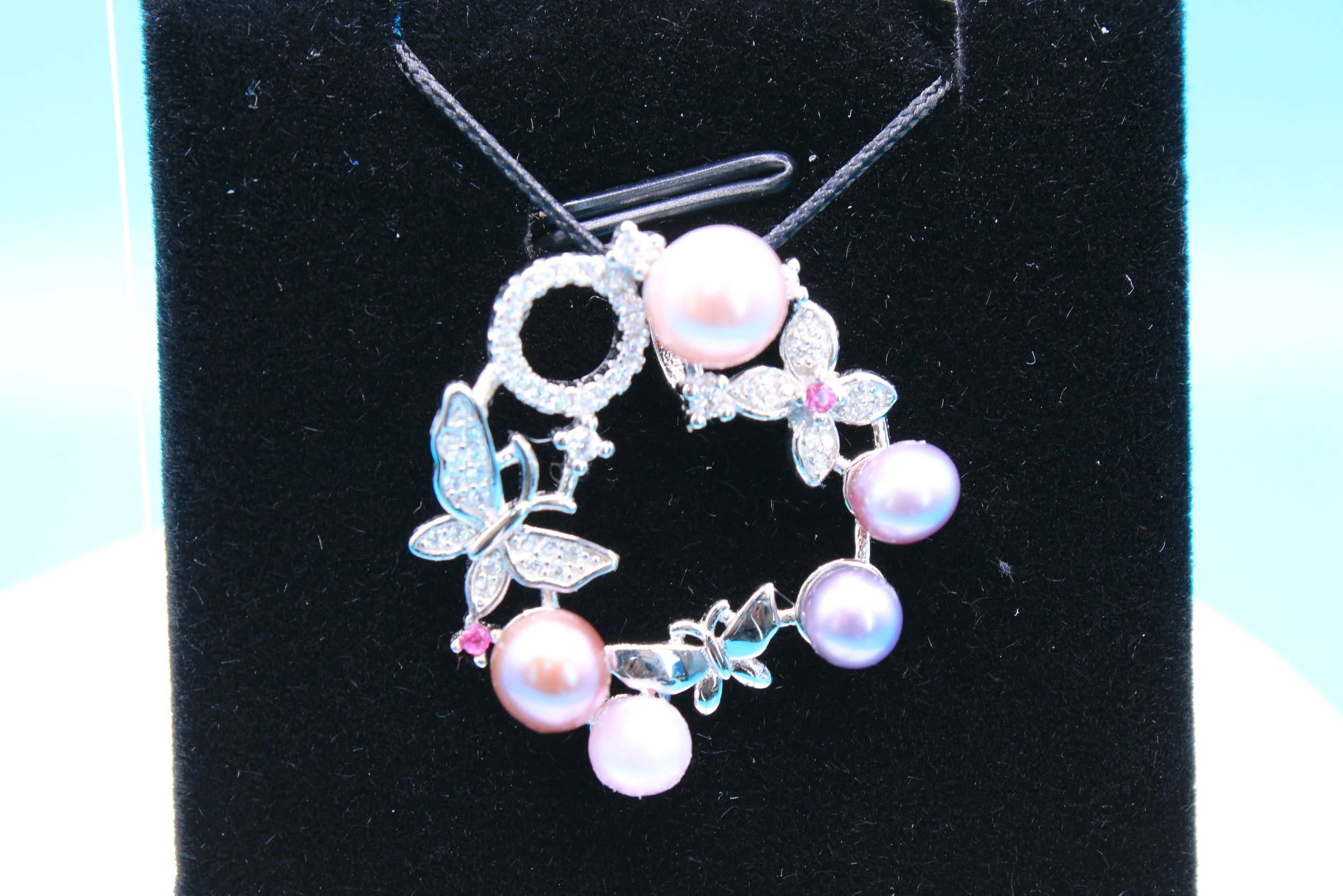 Flora and Flutter Pendant