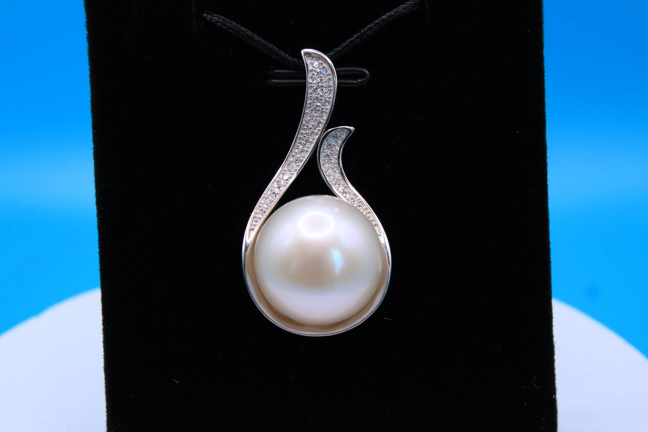 Ivory Duchess Pendant