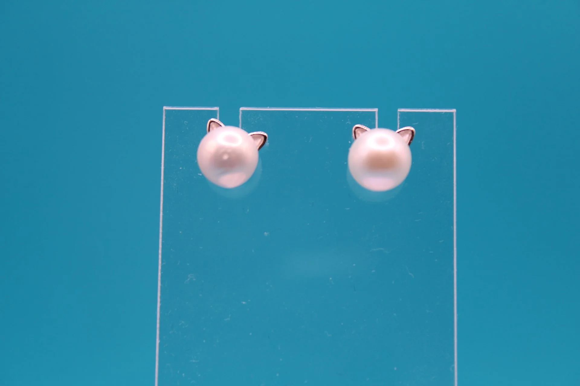 Feline Fine Pearl Earrings
