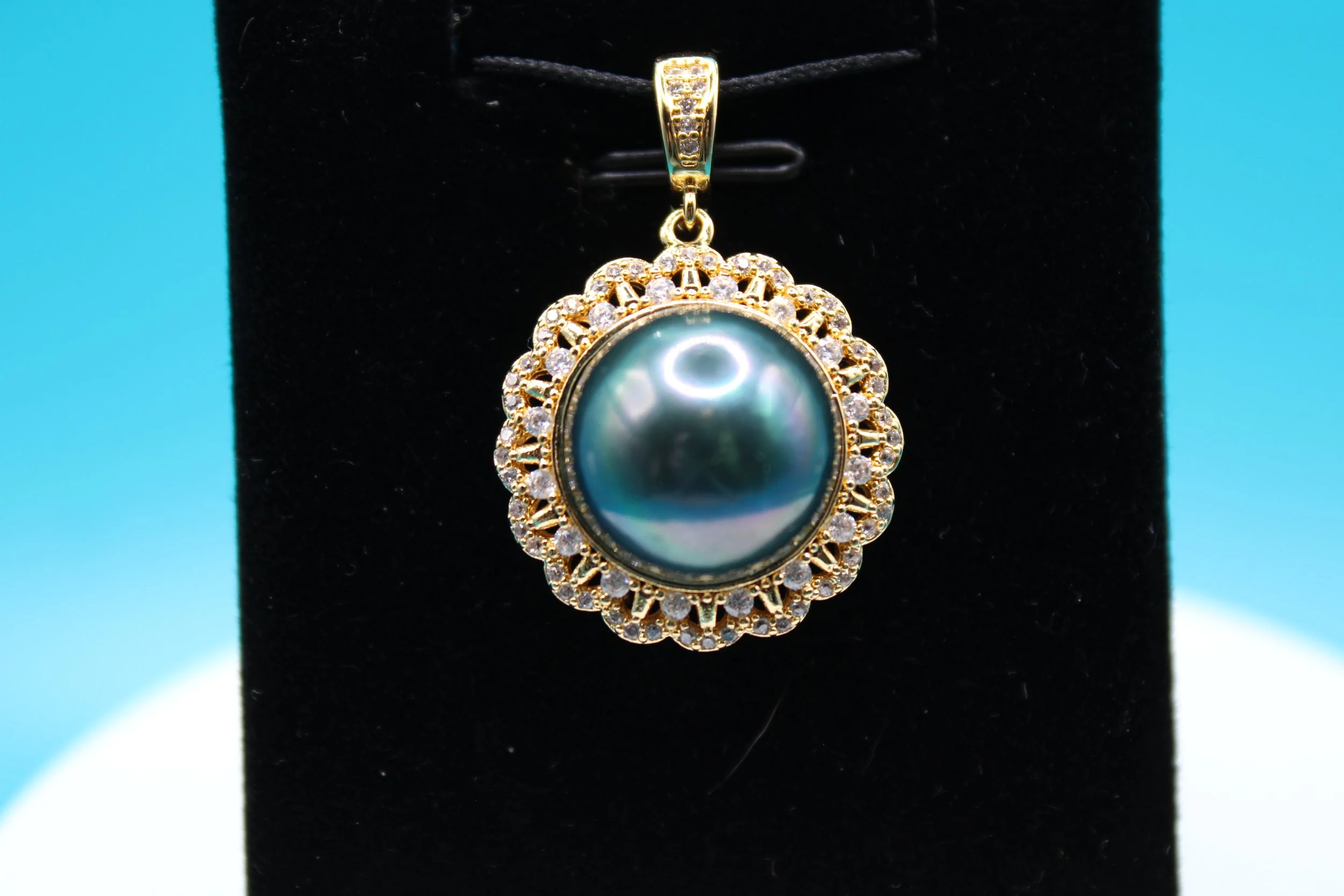 Moss and Marigold Pendant