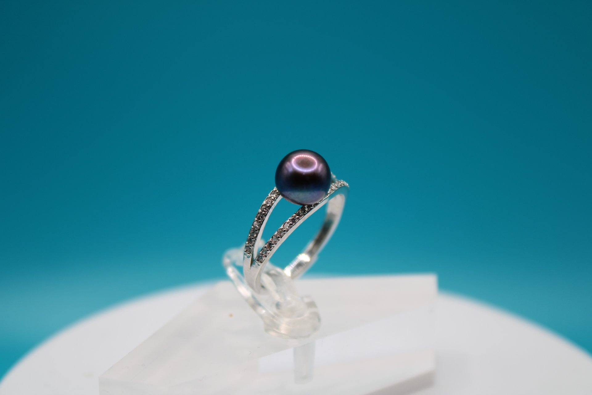 Velvet Harmony Pearl Ring