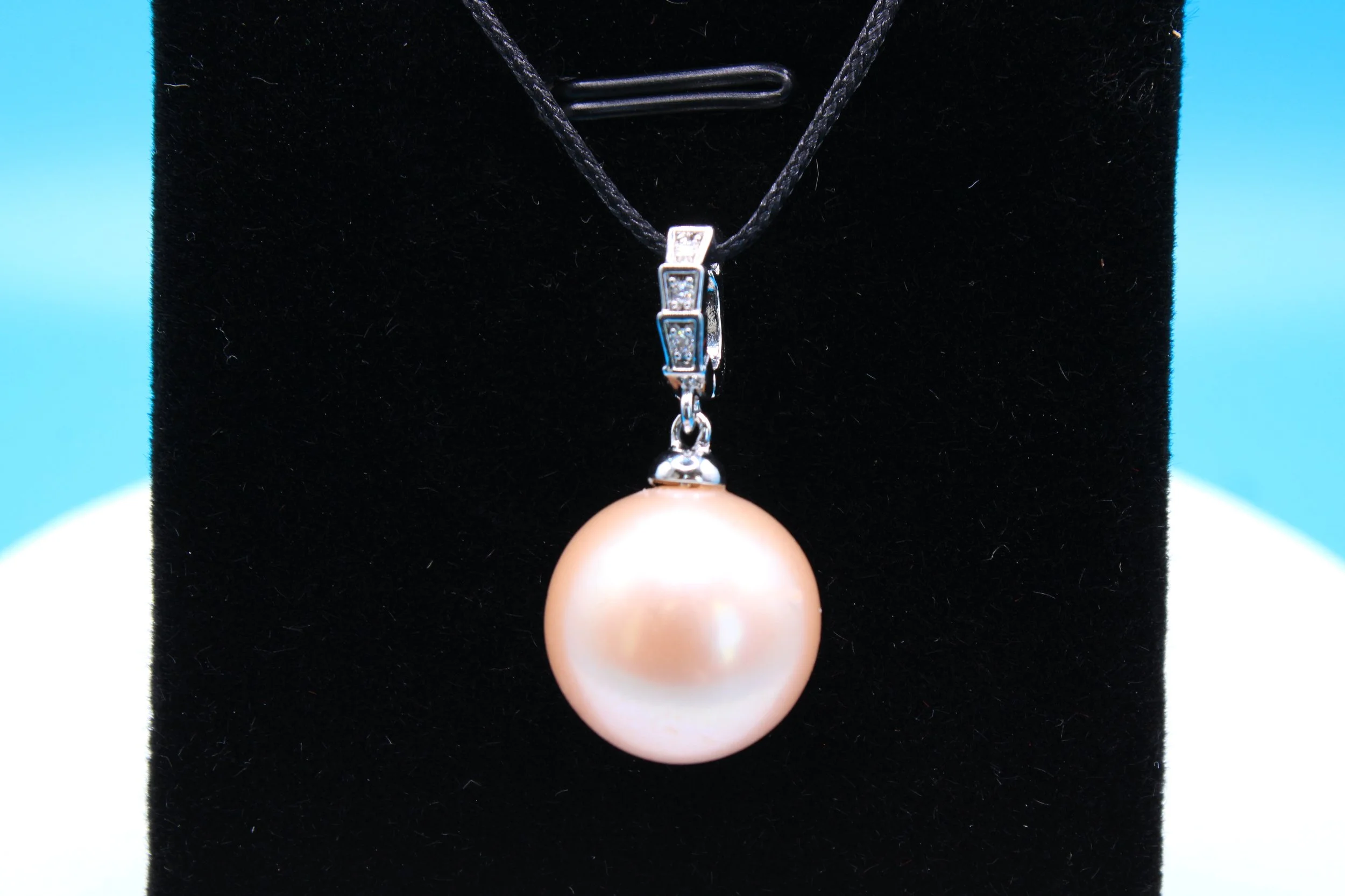Peachy Keen Pendant
