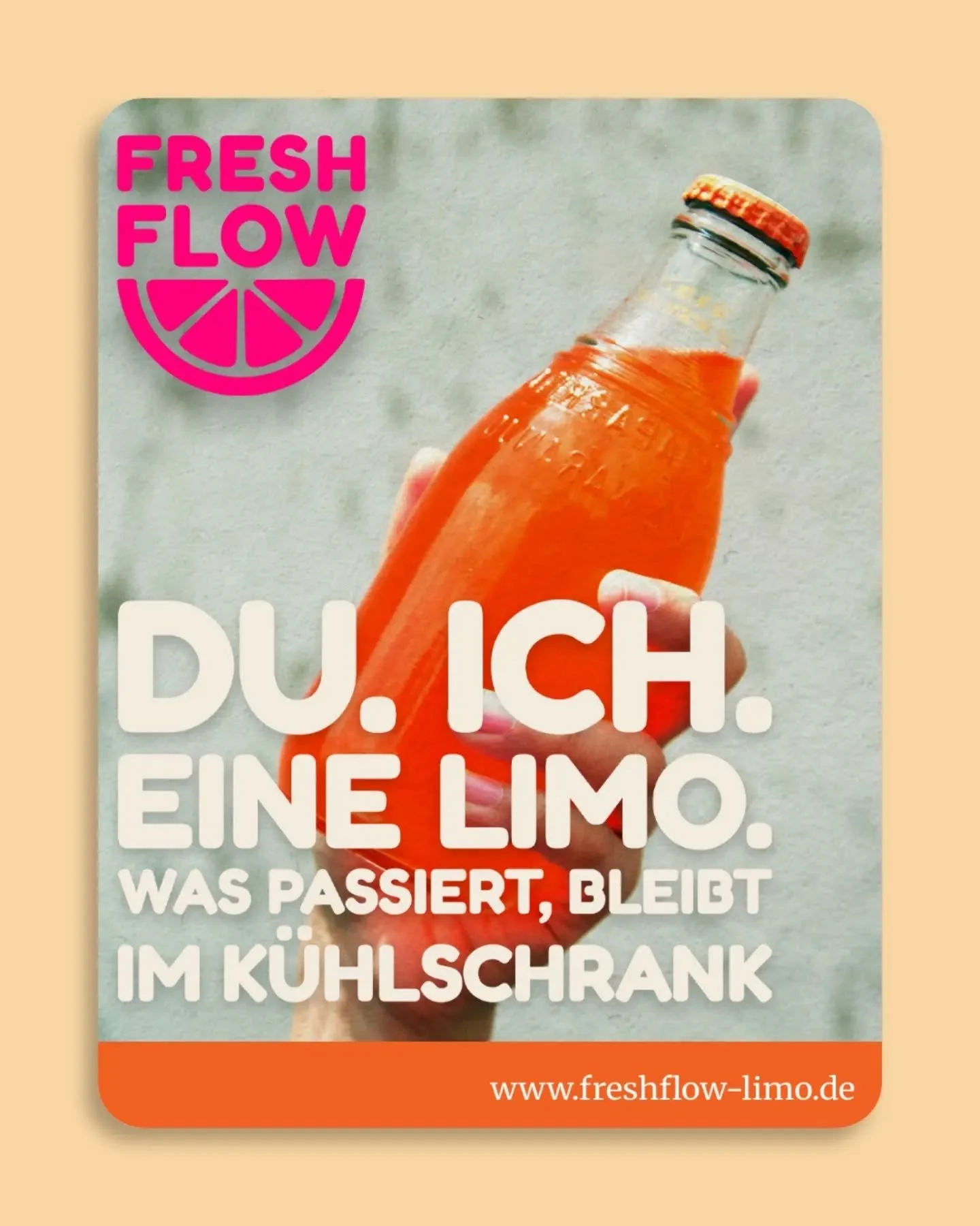 >> Branding in Social Media <<
Bei einer Gruppenarbeit im Modul "Social-Media- und Mobile-Marketing" entstand dieses Corporate Design zu einer fiktiven Limonaden-Marke. Die Gestaltung besteht aus fruchtigen Farben und flirty Spr