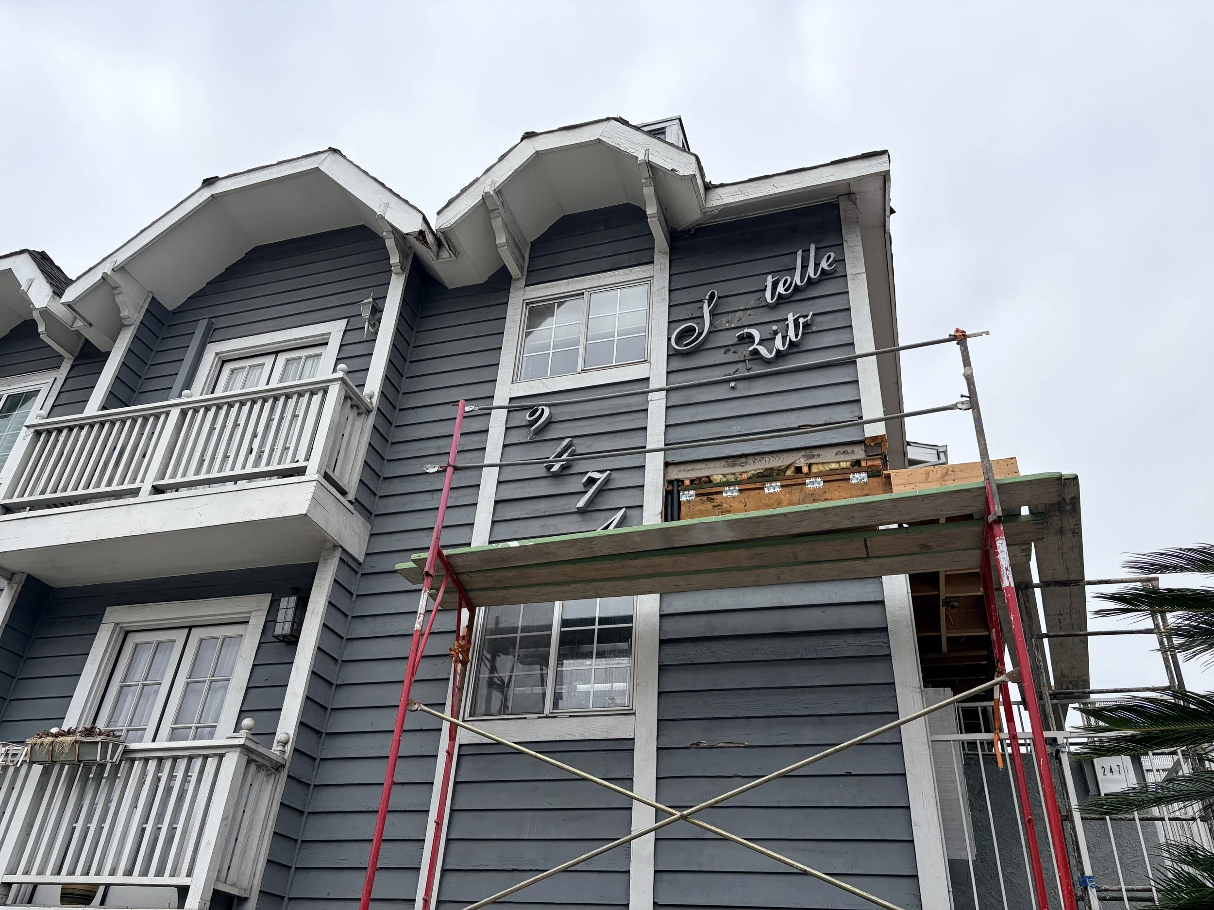 Sawtelle Balcony Red Tag