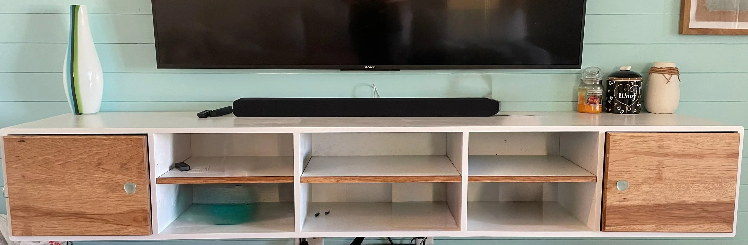 Please note: We used AI to remove the customers personal items from the shelving and some AI artifactIng is present. 