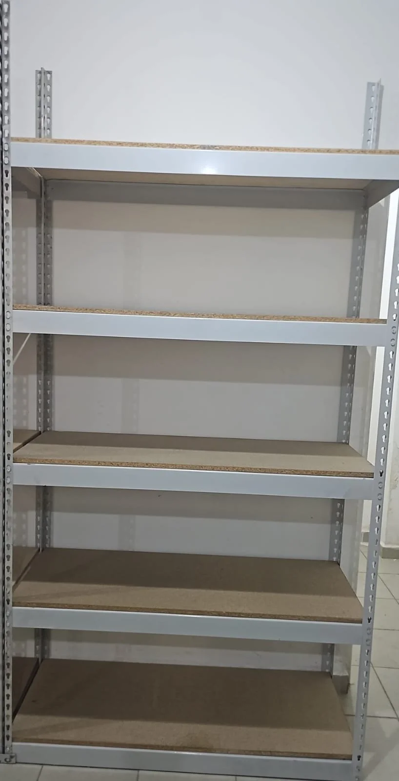 Optimiza tu Espacio con Estantes punto de Venta