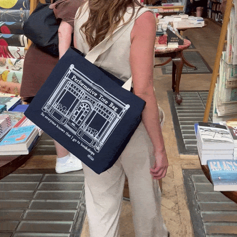 Mr B_W26_Performative tote 6.5MB.GIF