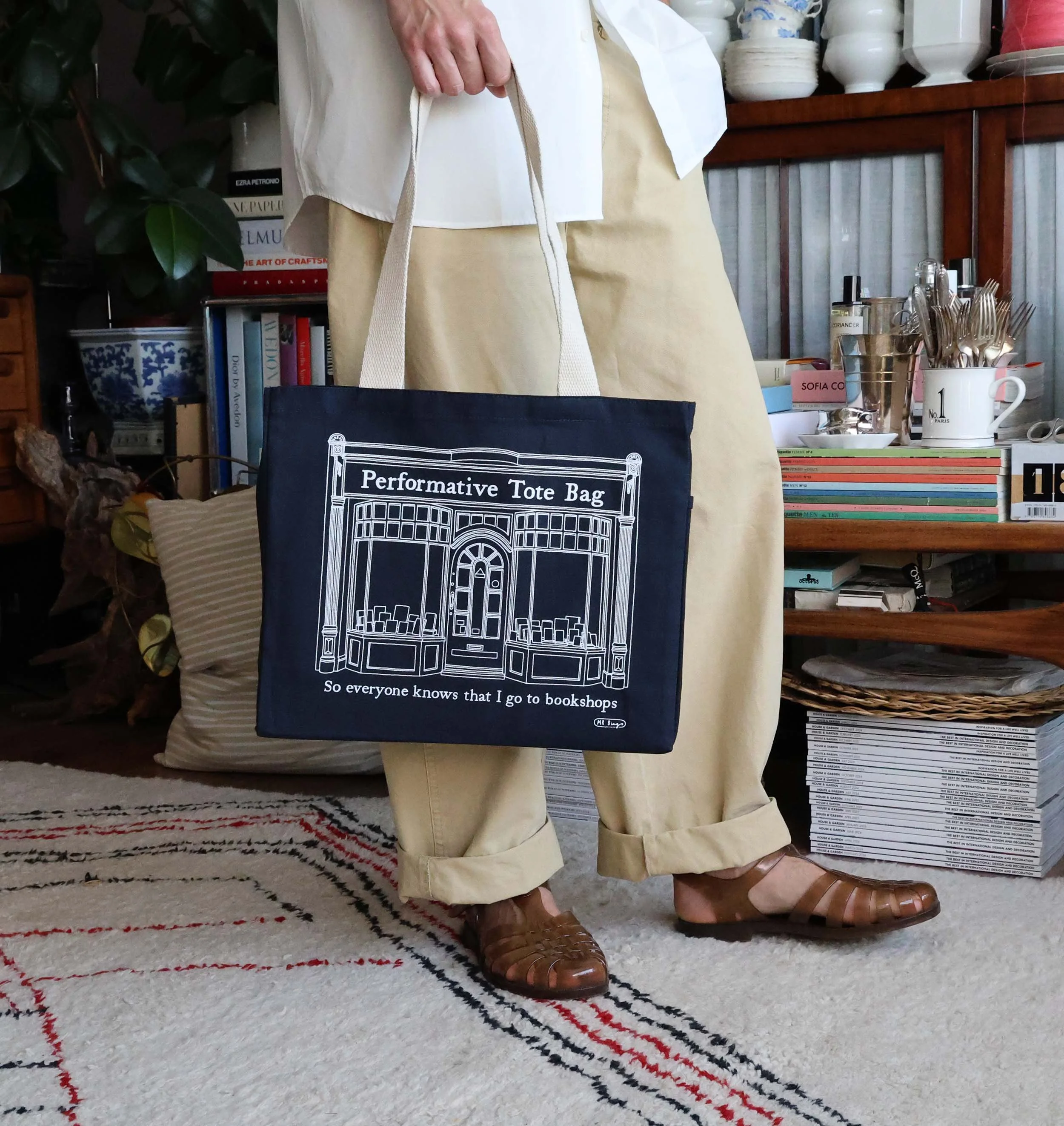 Mr B_W26_Performative tote 04.jpg