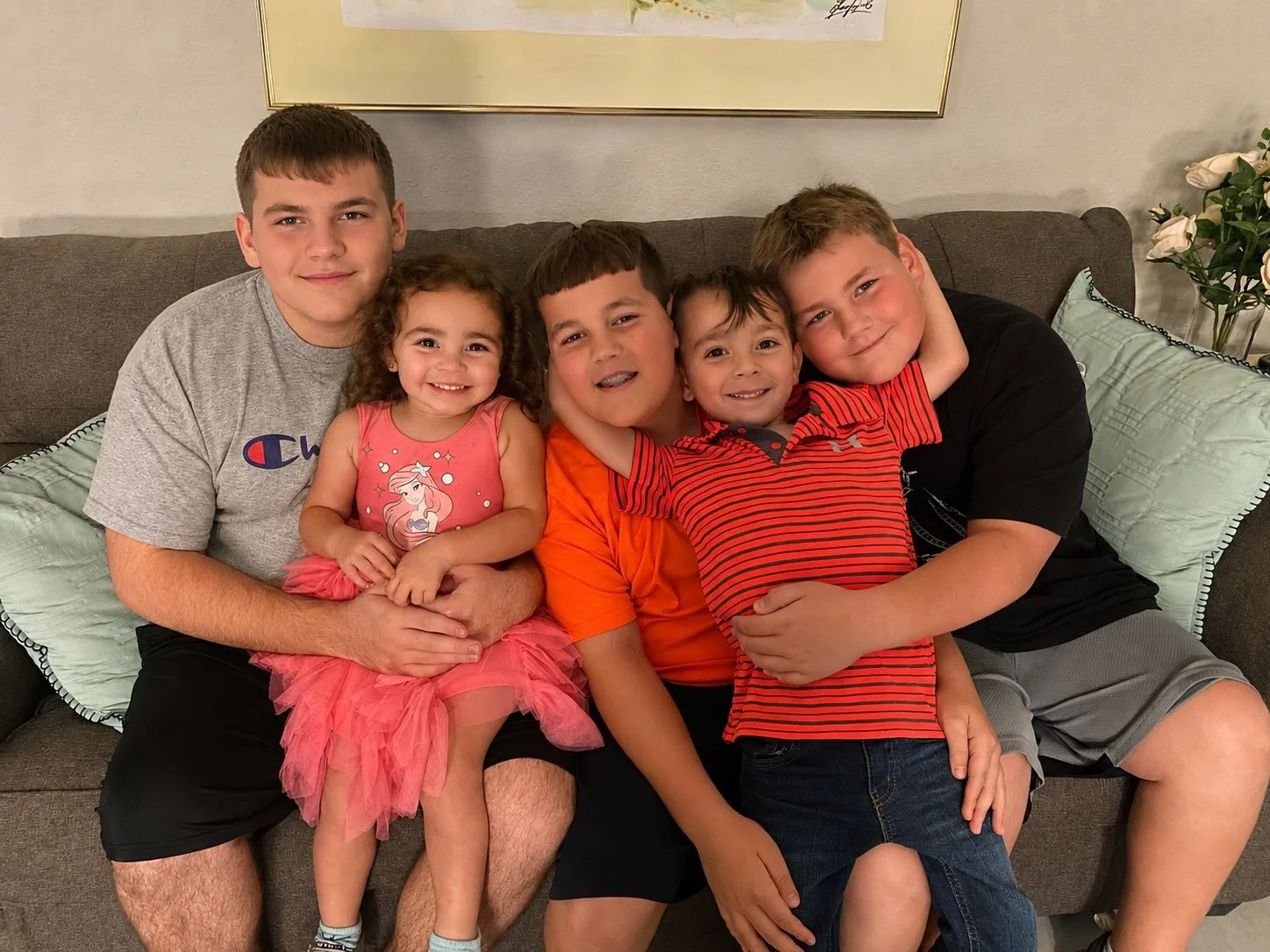 Elizabeth Hernandez's five children on a couch