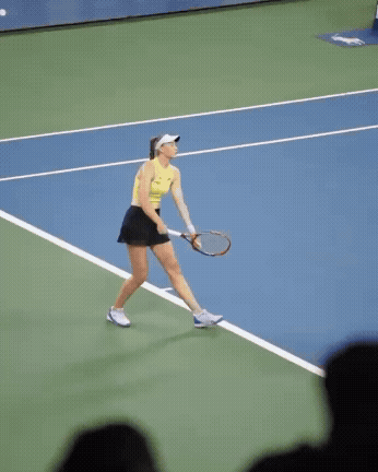 Elena Rybakina playing on court at the US OPEN.