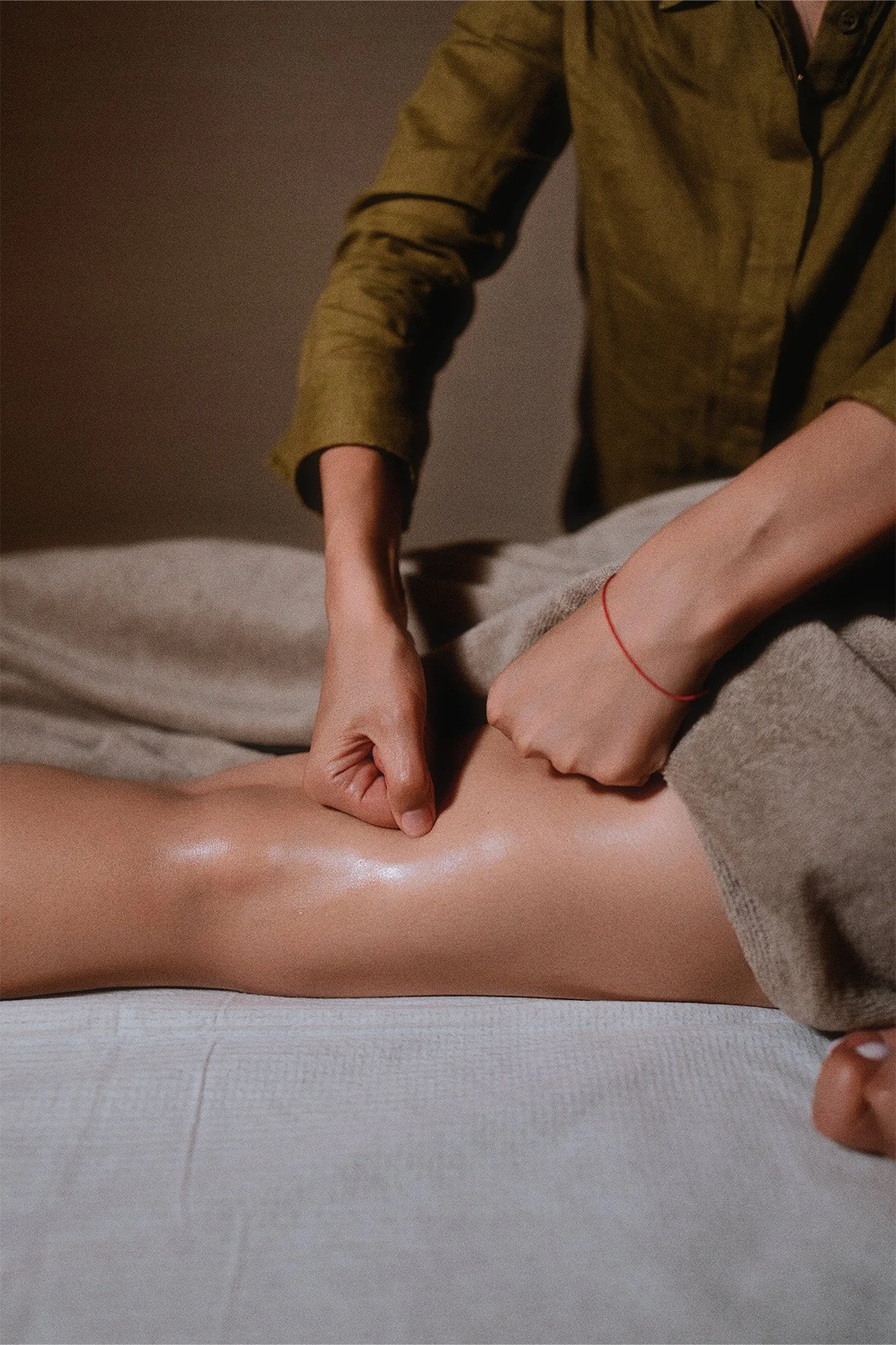 Lymphatic drainage massage by Zarina Sakkulakova.