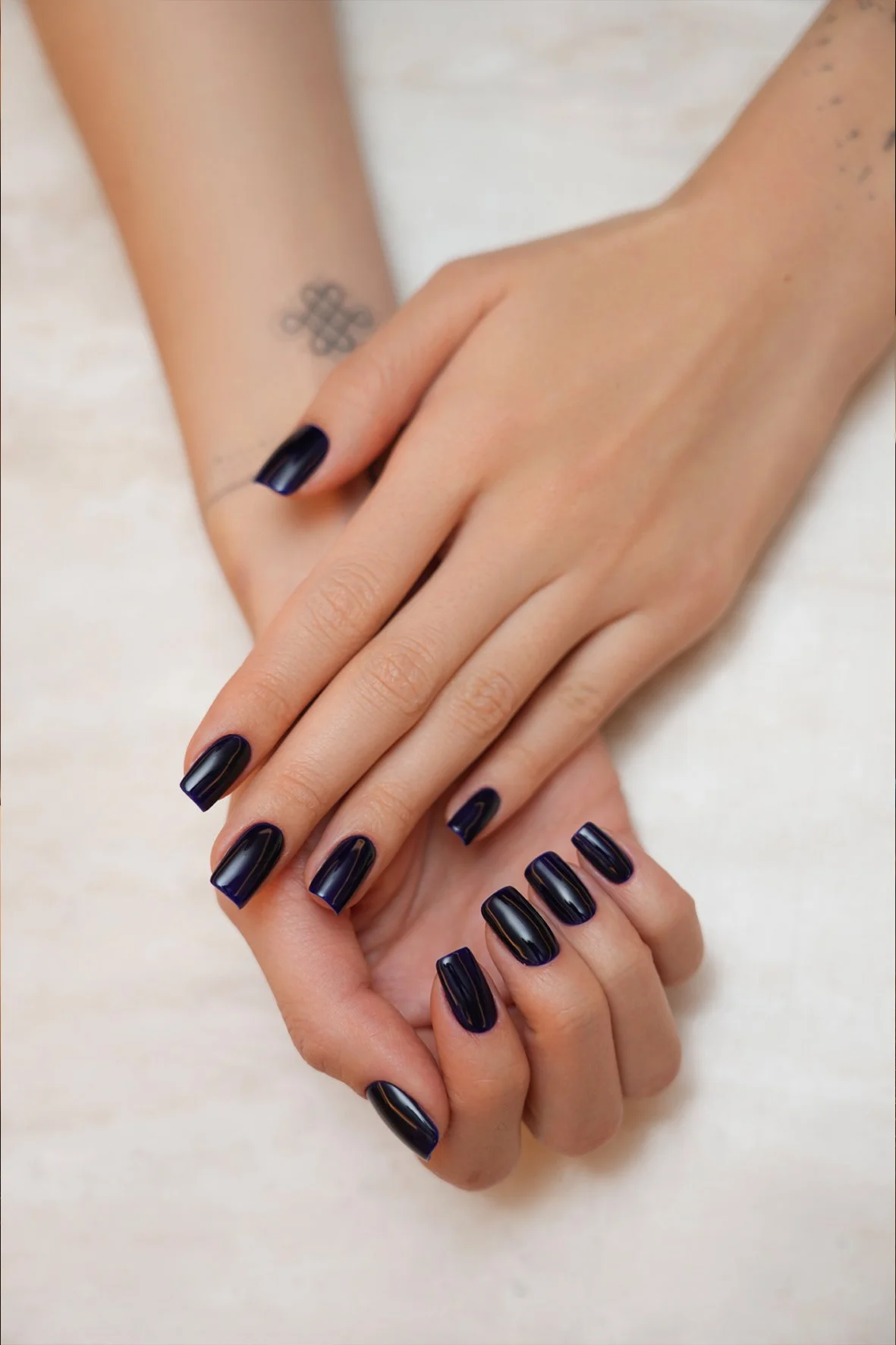 Gel polish manicure by Iulia Salinschi.