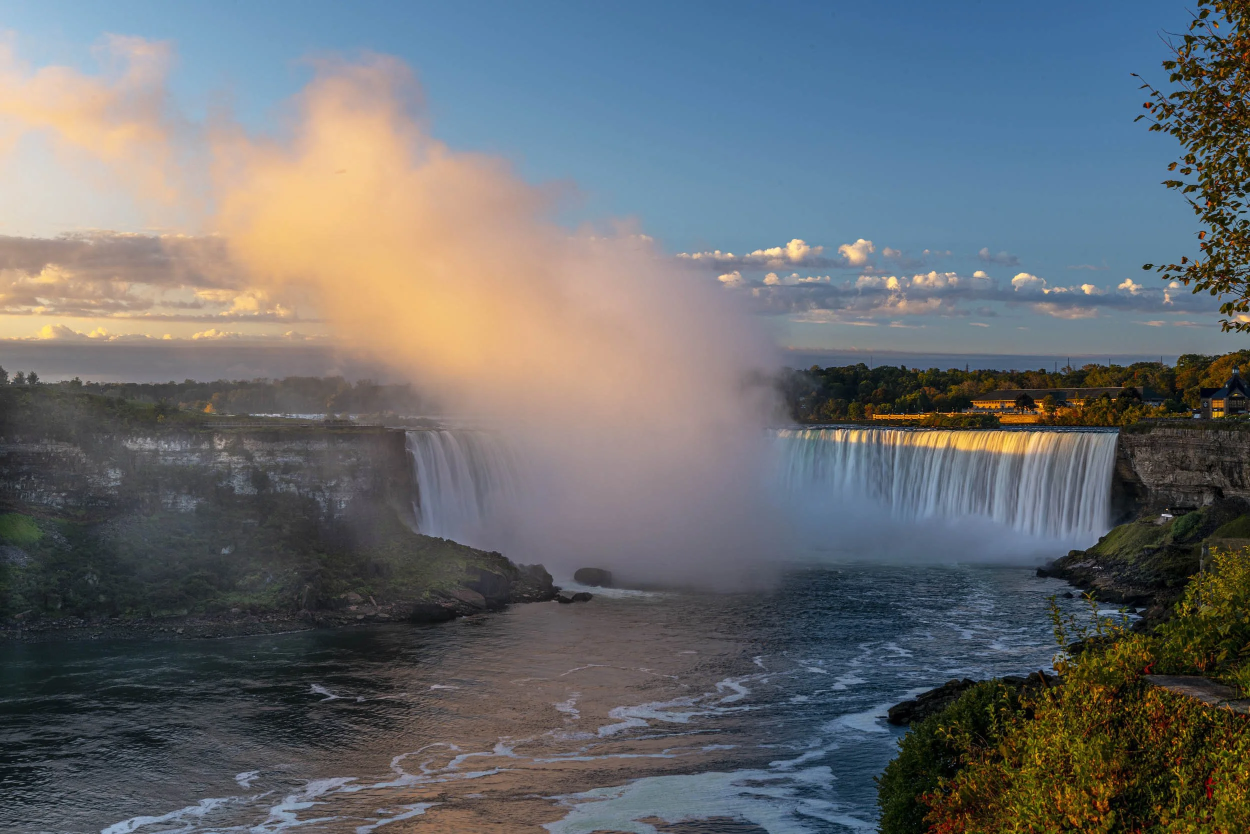 0347-niagara-falls-candada-sunrise.jpg