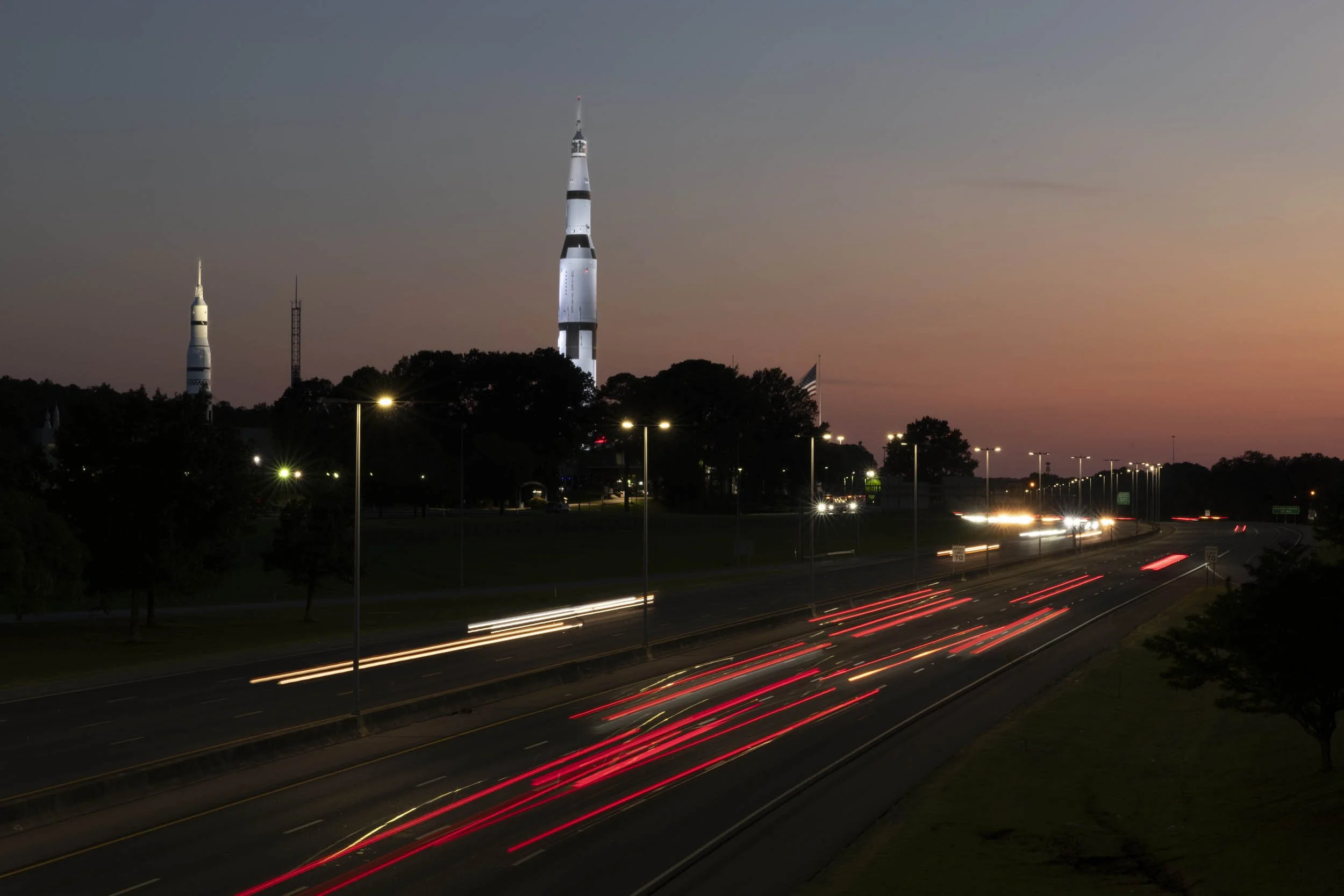 0346-huntsvile-alabama-space-and-rocket-center-evening-traffic.jpg