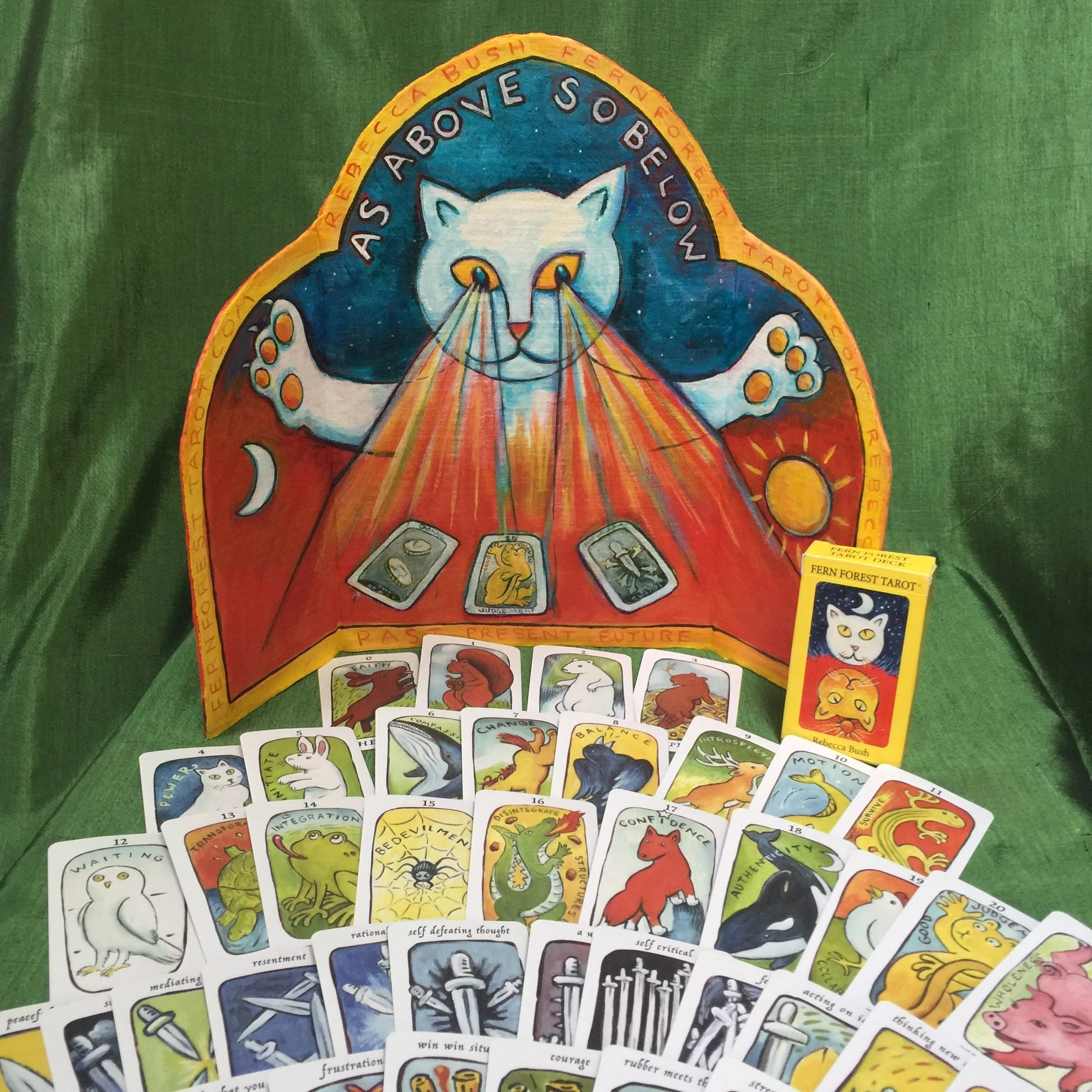 tarot_screen_ongreen_wcards.jpg