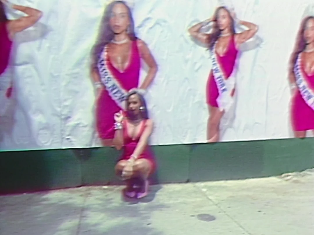 @mariaisabel&rsquo;s &ldquo;La Baby Camb&iacute;o&rdquo; 💋

production. @juicehousecreative
producers. @softs1de @haileylxng for @juicehousecreative&nbsp;
director. @zhamakthecat
creative director. @s0sierrra
director of photography. @jeremyiswild
1