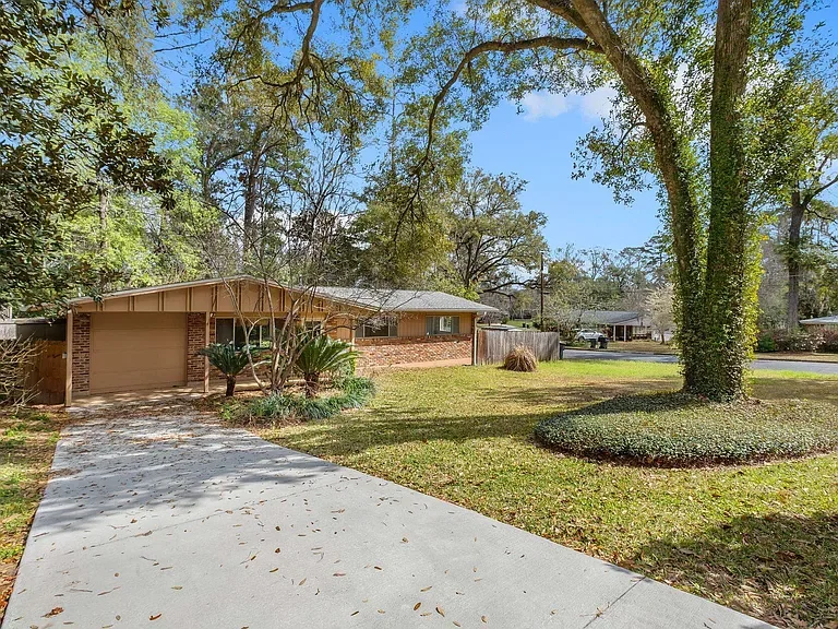 2613 Summerwood Ave.