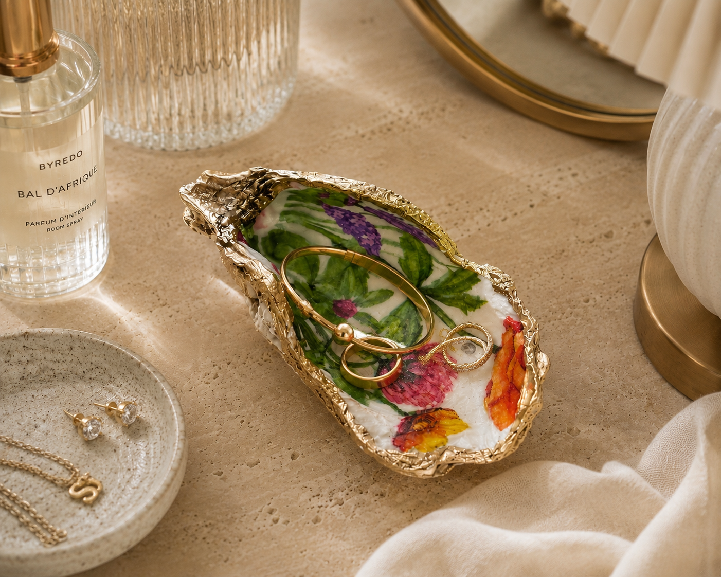 Oyster Blossem Lifestyle 2.png