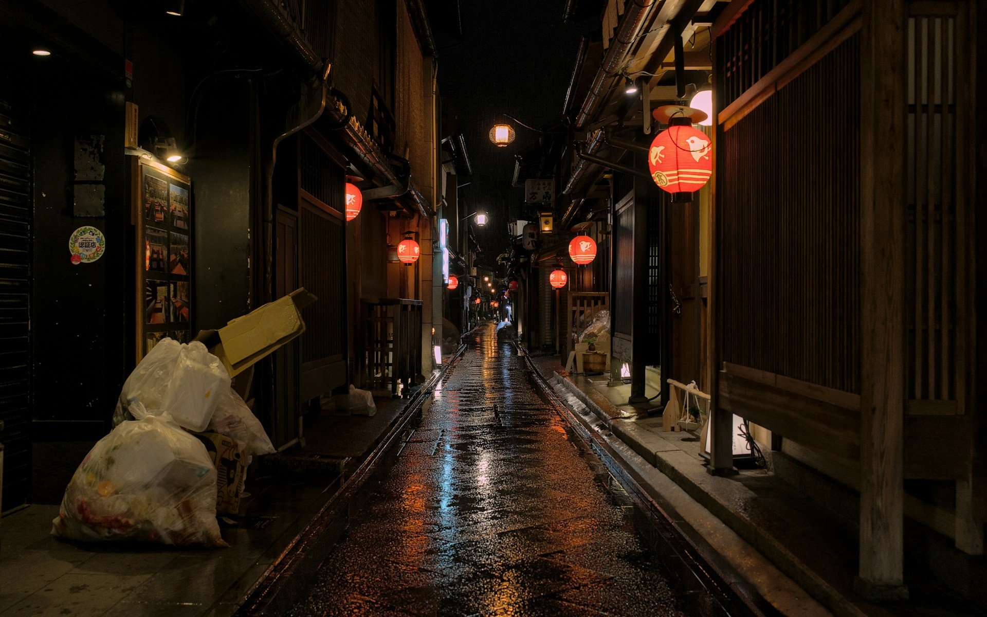 kyoto-architectural-secrets-led-by-an-architect-tour-gion-kiyamachi.jpg