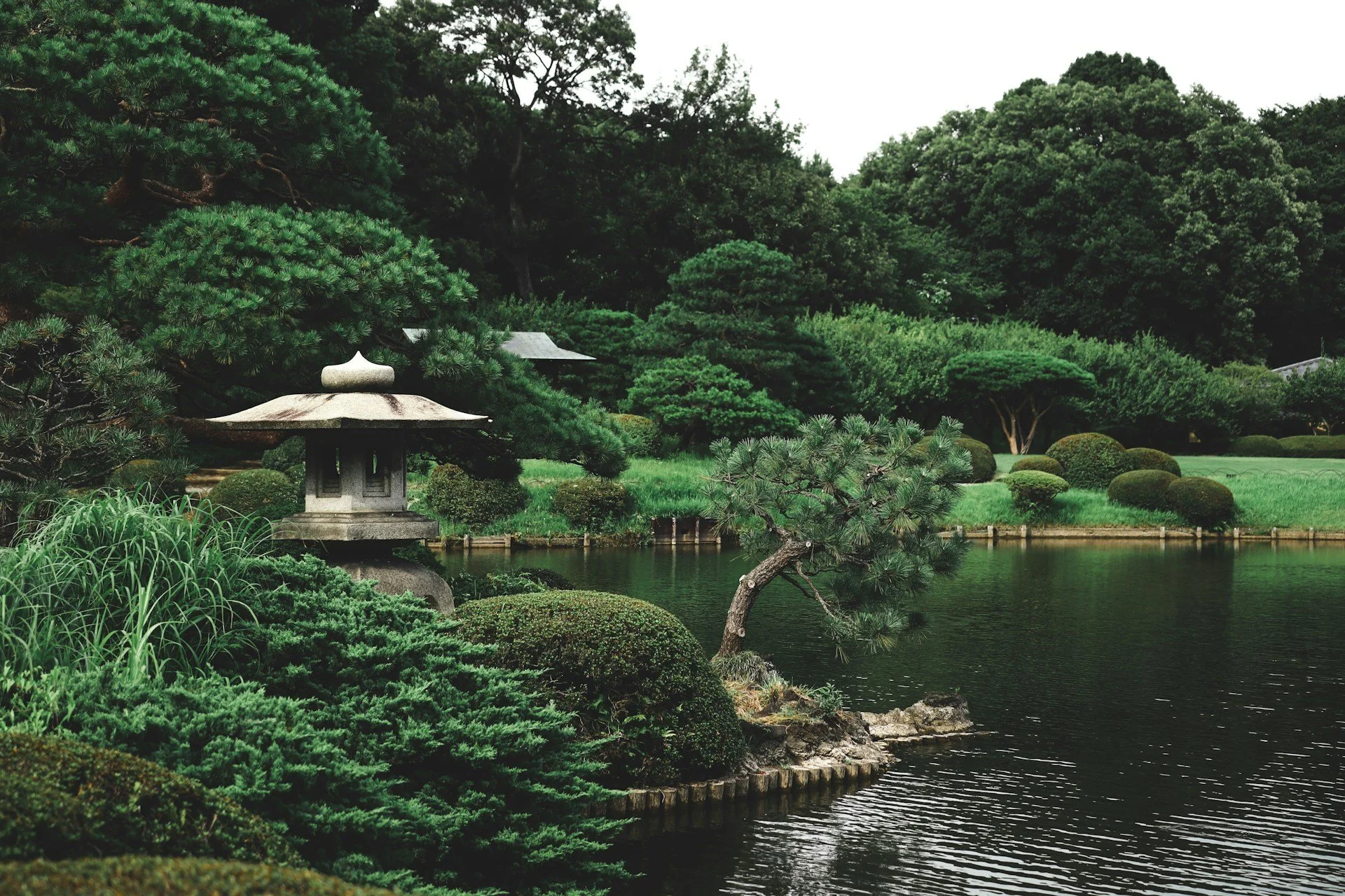principles-of-japanese-design-led-by-an-architect-private-tour-lantern.jpg