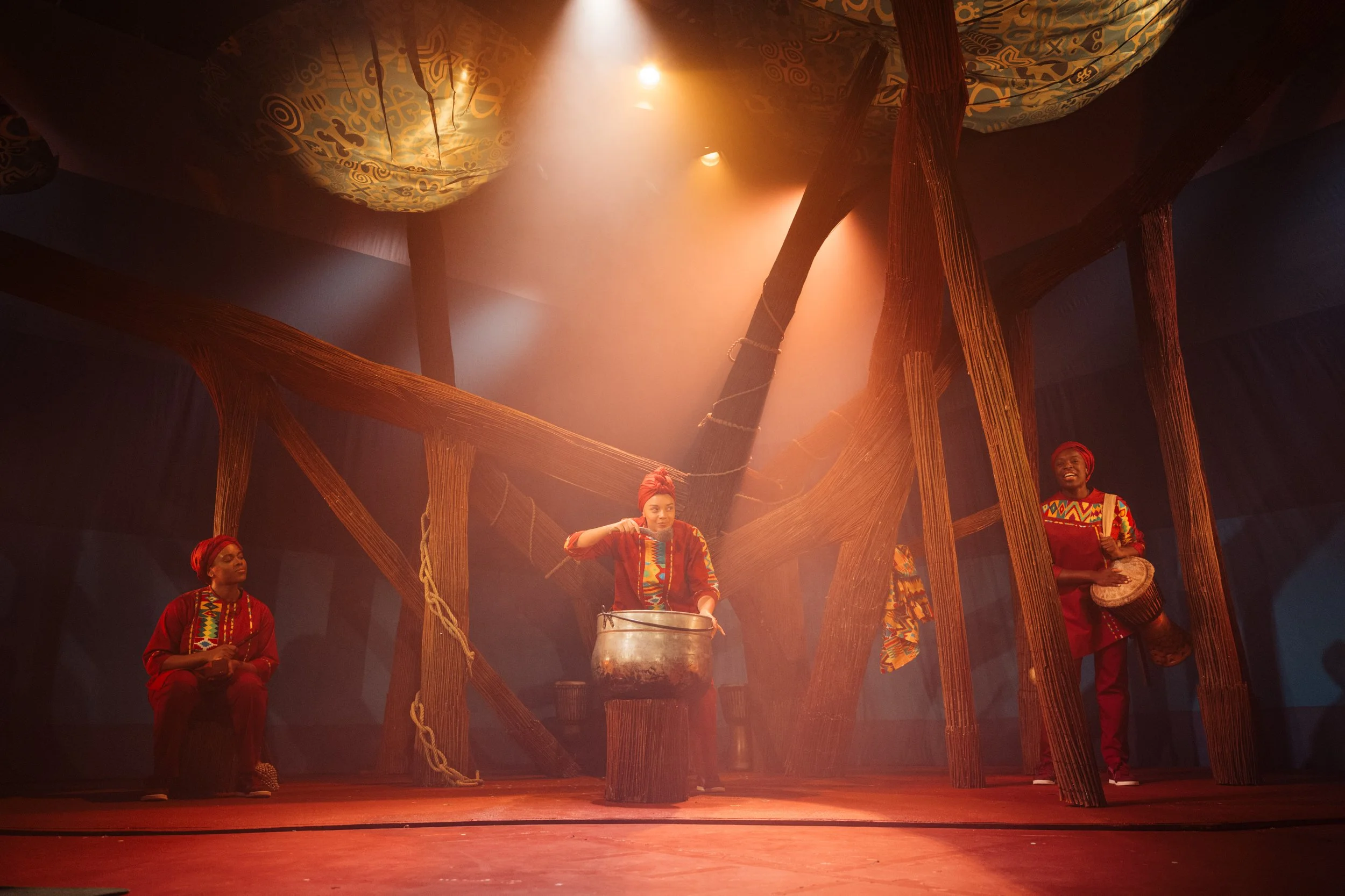 Production Designer 
for Anansi The Spider - Unicorn, The Rep, Regents Park Open Air Theatre 

Photographer 
Helen Murray