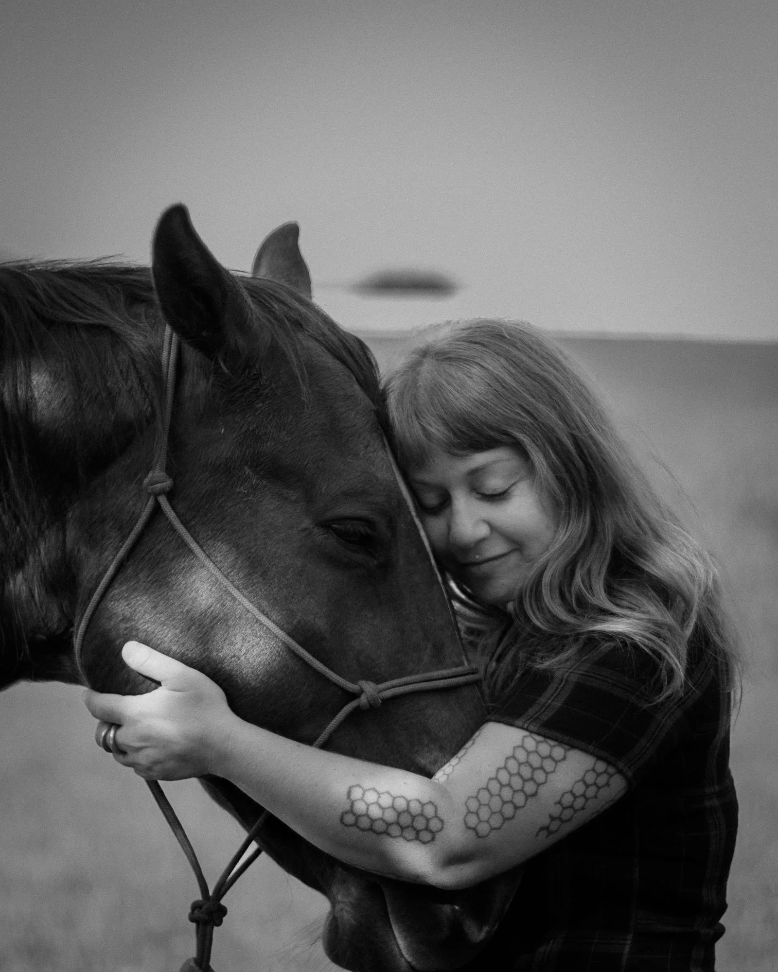 pet-photography-woman-hugging-equine-therapy-horse-oklahoma-city-001.jpg