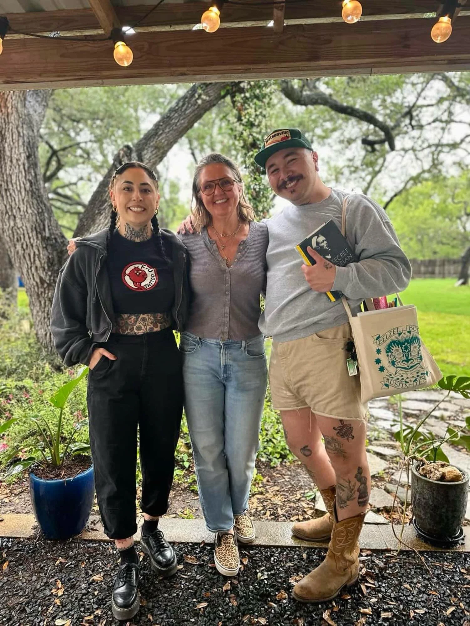 Visited Wendy of @belzelbooks at their HQ in Austin with @josh_posh_gosh and we got to look at all of their back stock and had a lil shopping spree.

One of my most favorite gifts to receive is books! Every year growing up, my parents would get each 