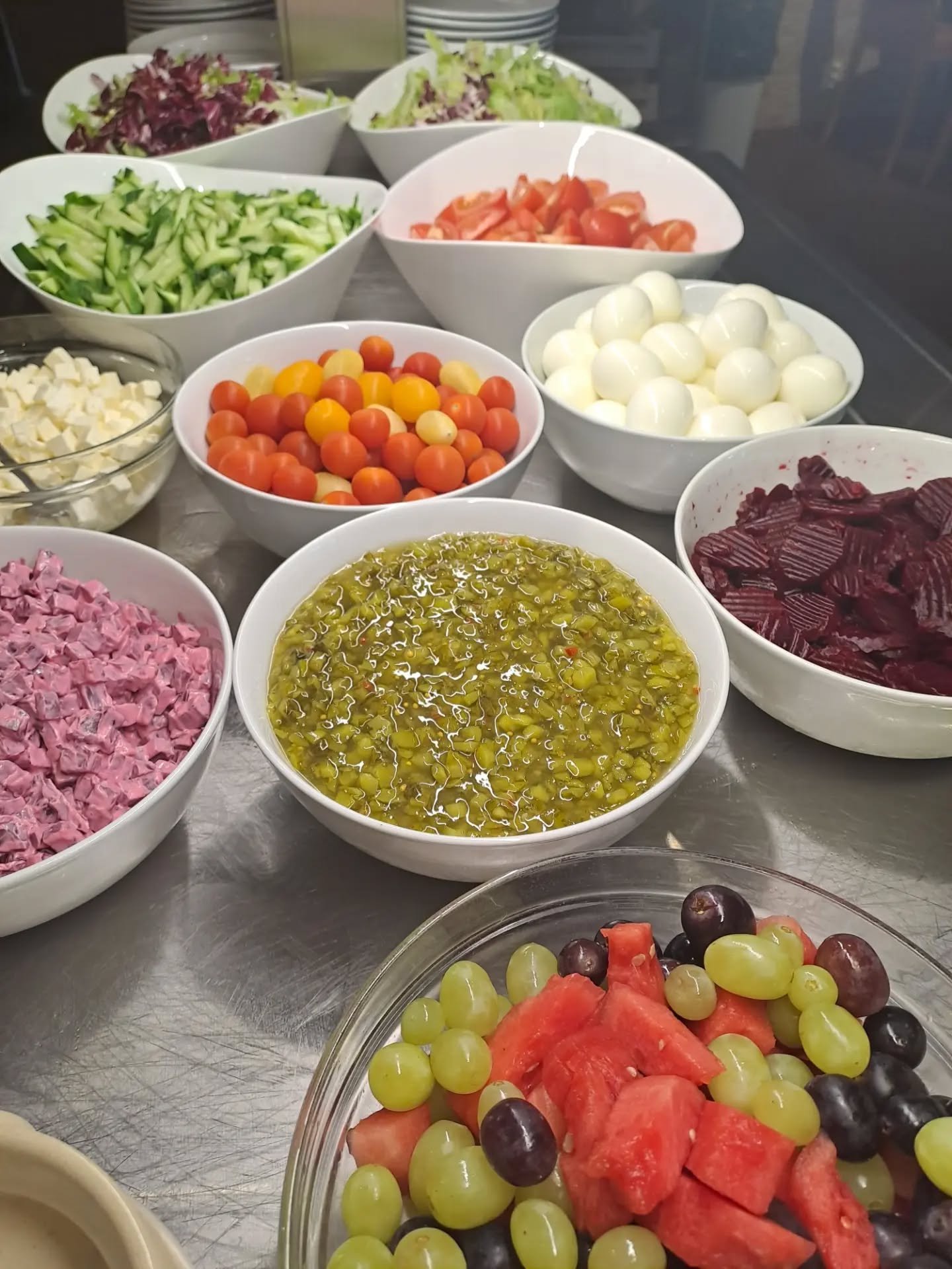 Torstai on hernekeitto- ja ropsup&auml;iv&auml;!
T&auml;n&auml;&auml;n:
Runsas salaattivalikoima,
ylikyps&auml;&auml; possua (M, G)
hampurilaisia, kebabia, sipulirenkaita, ranskalaisia,
hernekeittoa M, G,
leiv&auml;t ja levitteet, ruokajuomat (maito,