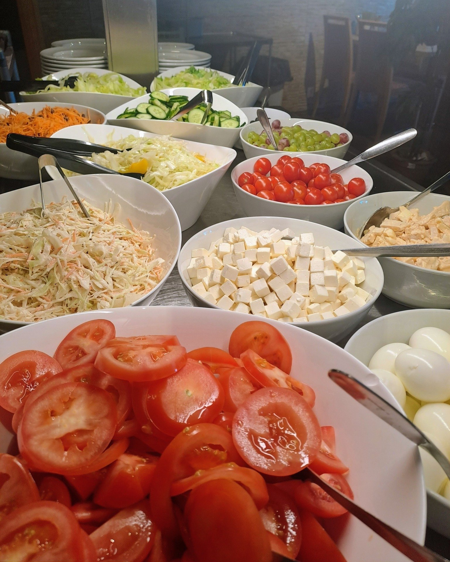 Lapuahovin lounaalla on aina v&auml;hint&auml;&auml;n kaksi l&auml;mminruokavaihtoehtoa!

&bull; Runsas salaattivalikoima + talon salaatinkastike
&bull; Smetana-naudanlihapataa G, L
&bull; Perinteist&auml; jauhelihakastiketta L
&bull; Peruna: keitett