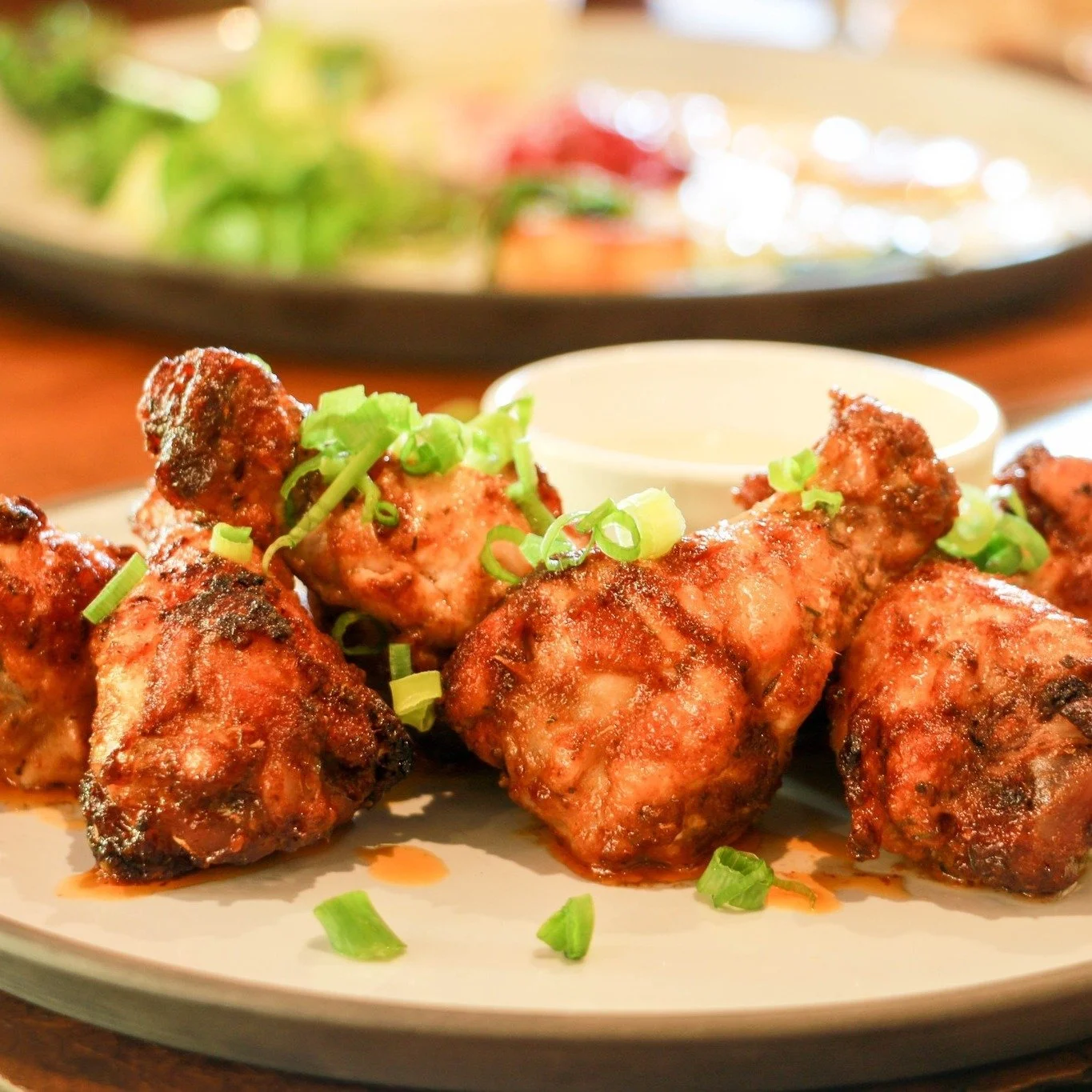 Perjantaina lounaalla:
&bull; Runsas salaattivalikoima + talon salaatinkastike
&bull; Mahtipossua ja bearnaisekastiketta L
 (Tilaa gluteeniton mahtipossu kassalla.)
&bull; Chicken wings + kastike G, L
&bull; Peruna: keitetty peruna, muusi, paahdettu 